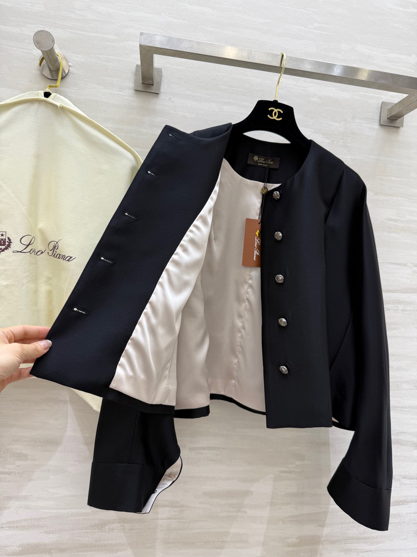 #LP²⁵早秋新款 丝毛纺圆领短外套 定制6A级桑蚕丝与澳洲进口绵羊毛混纺 挺括垂坠有骨感 反复调试高定