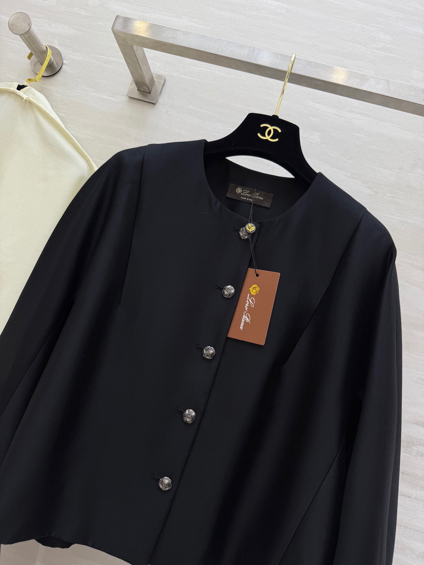 #LP²⁵早秋新款 丝毛纺圆领短外套 定制6A级桑蚕丝与澳洲进口绵羊毛混纺 挺括垂坠有骨感 反复调试高定