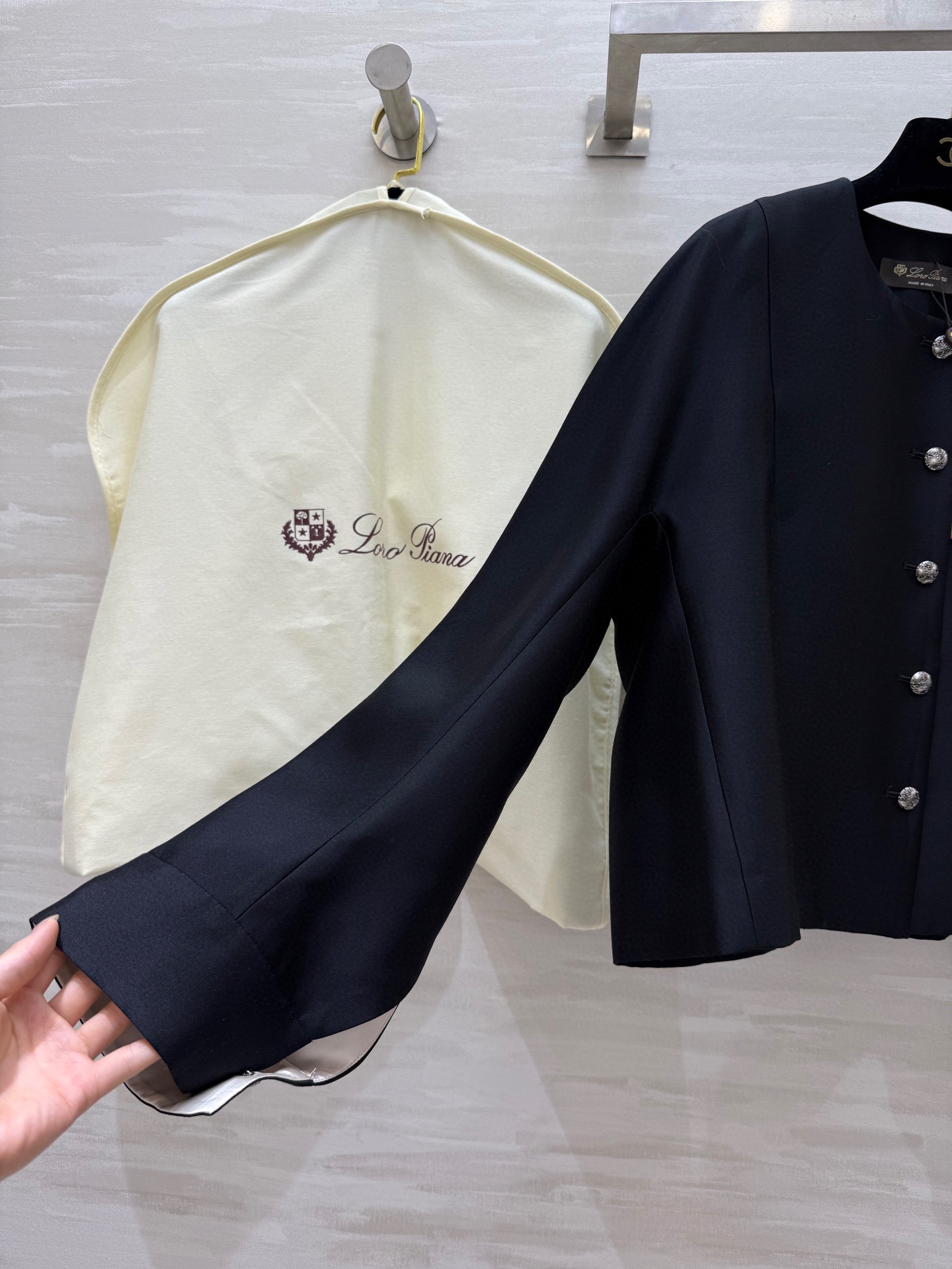 #LP²⁵早秋新款 丝毛纺圆领短外套 定制6A级桑蚕丝与澳洲进口绵羊毛混纺 挺括垂坠有骨感 反复调试高定