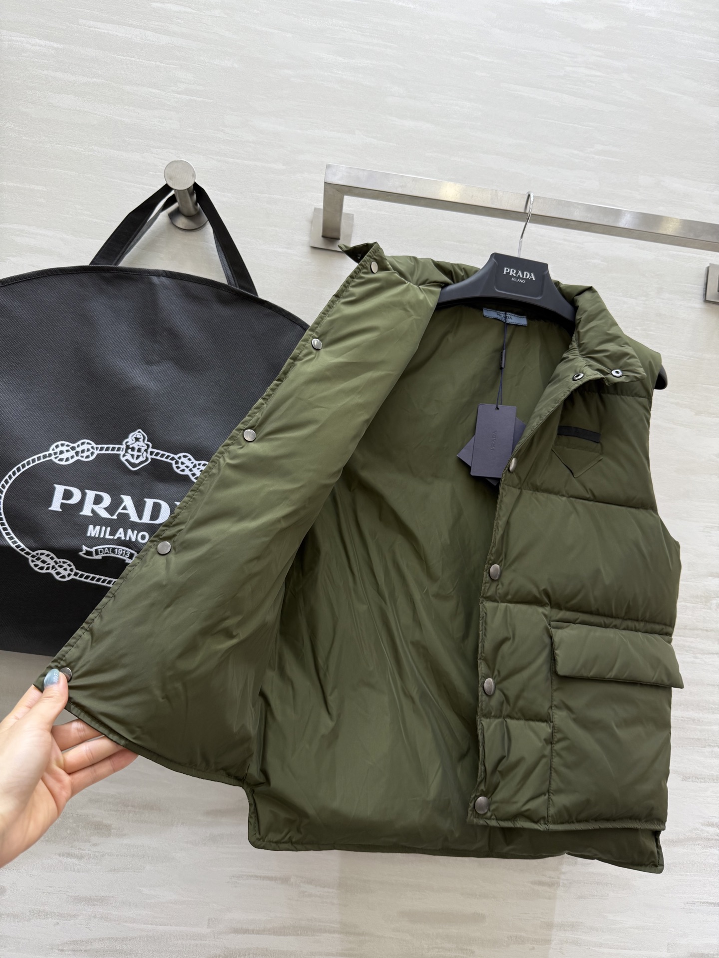 #Prad♡²⁵秋冬新款 羽绒马甲外套 内里填充90白鸭绒保暖舒适 高品质 现货首发size：S/M/L