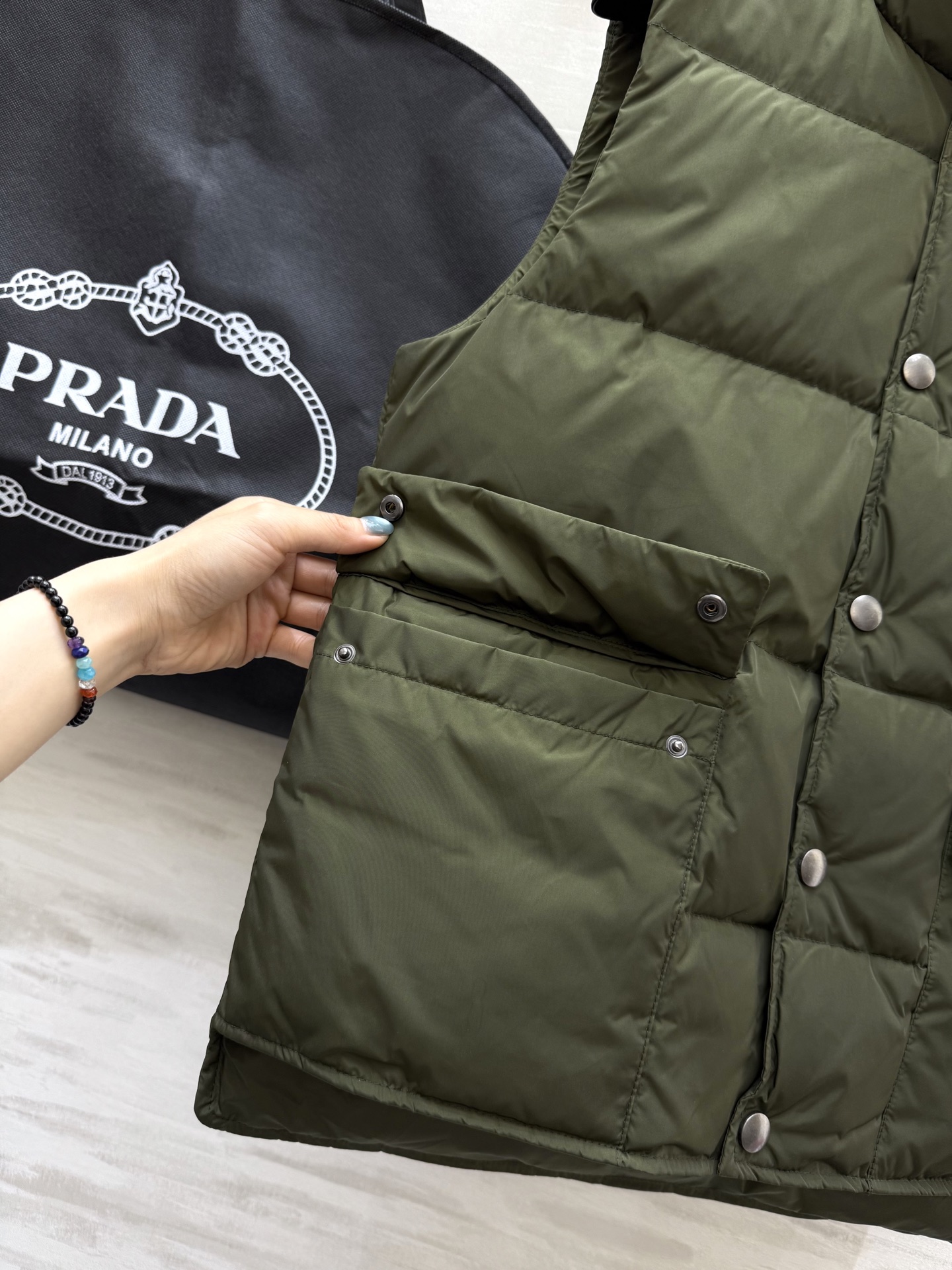 #Prad♡²⁵秋冬新款 羽绒马甲外套 内里填充90白鸭绒保暖舒适 高品质 现货首发size：S/M/L
