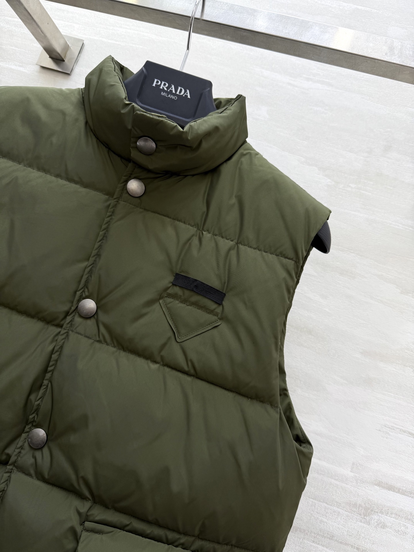 #Prad♡²⁵秋冬新款 羽绒马甲外套 内里填充90白鸭绒保暖舒适 高品质 现货首发size：S/M/L