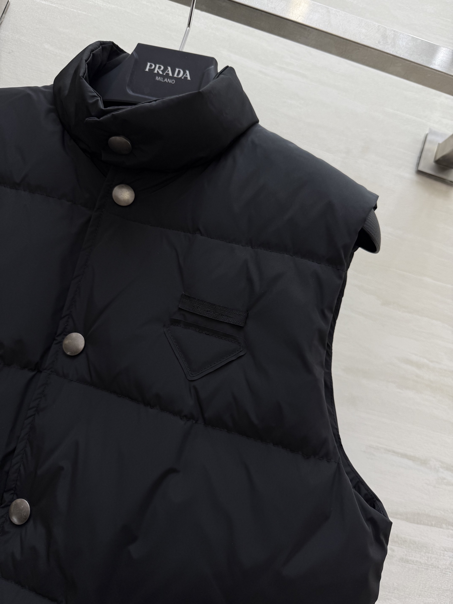 #Prad♡²⁵秋冬新款 羽绒马甲外套 内里填充90白鸭绒保暖舒适 高品质 现货首发size：S/M/L