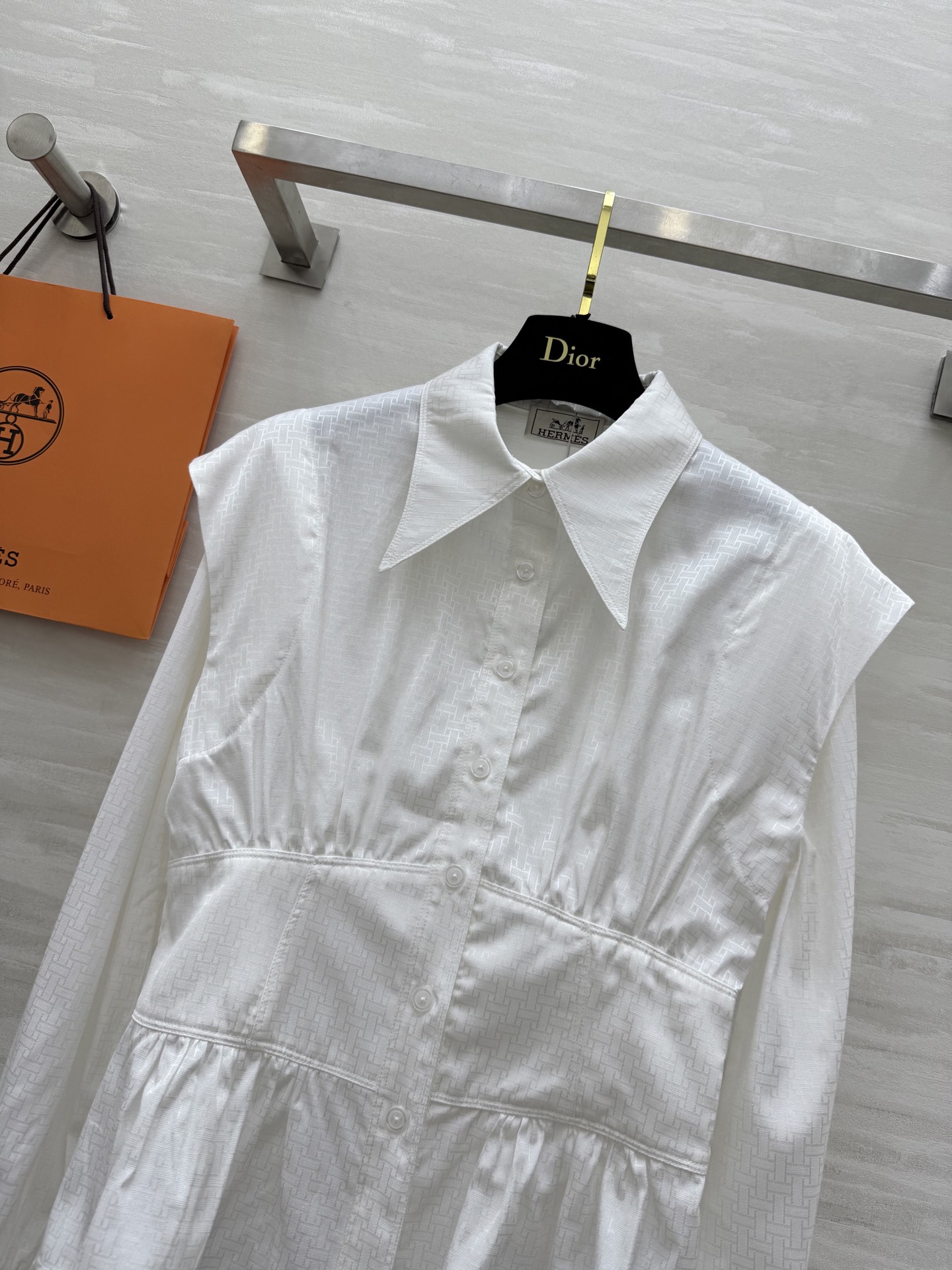 #Herme♡²⁵早秋新款 丝棉收腰提花衬衣 高级大气 设计感收腰显瘦 定制提花丝棉面料亲肤舒适 高品质