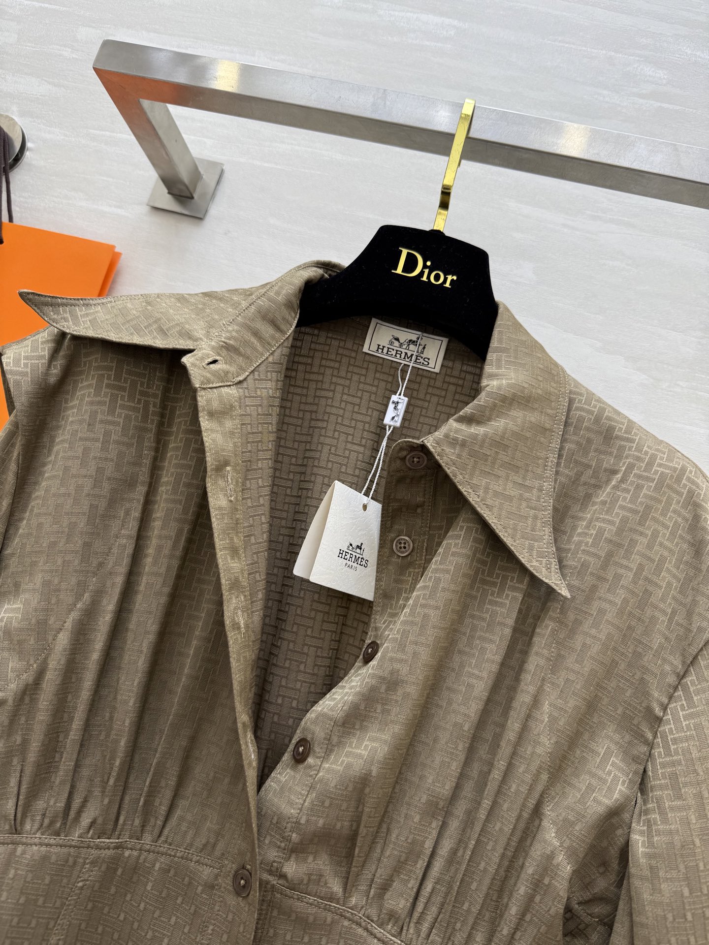 #Herme♡²⁵早秋新款 丝棉收腰提花衬衣 高级大气 设计感收腰显瘦 定制提花丝棉面料亲肤舒适 高品质