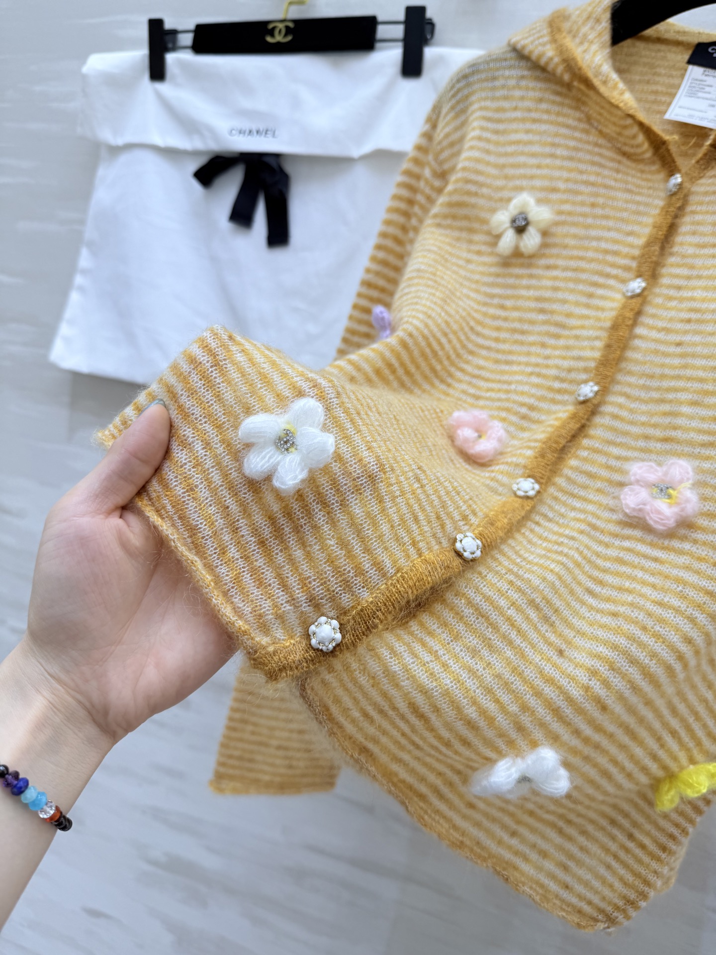 #Chane♡²⁵中古系列秋冬新款 马海毛套头毛衣 软乎乎毛茸茸的质感 重工花朵点缀 高品质 现货来si