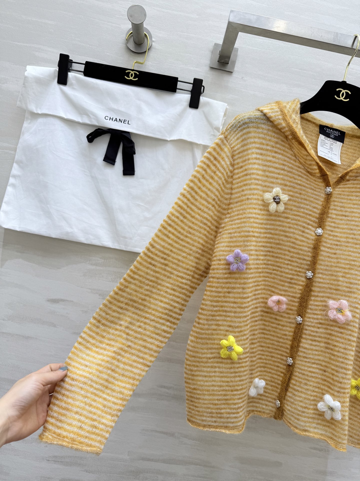 #Chane♡²⁵中古系列秋冬新款 马海毛套头毛衣 软乎乎毛茸茸的质感 重工花朵点缀 高品质 现货来si