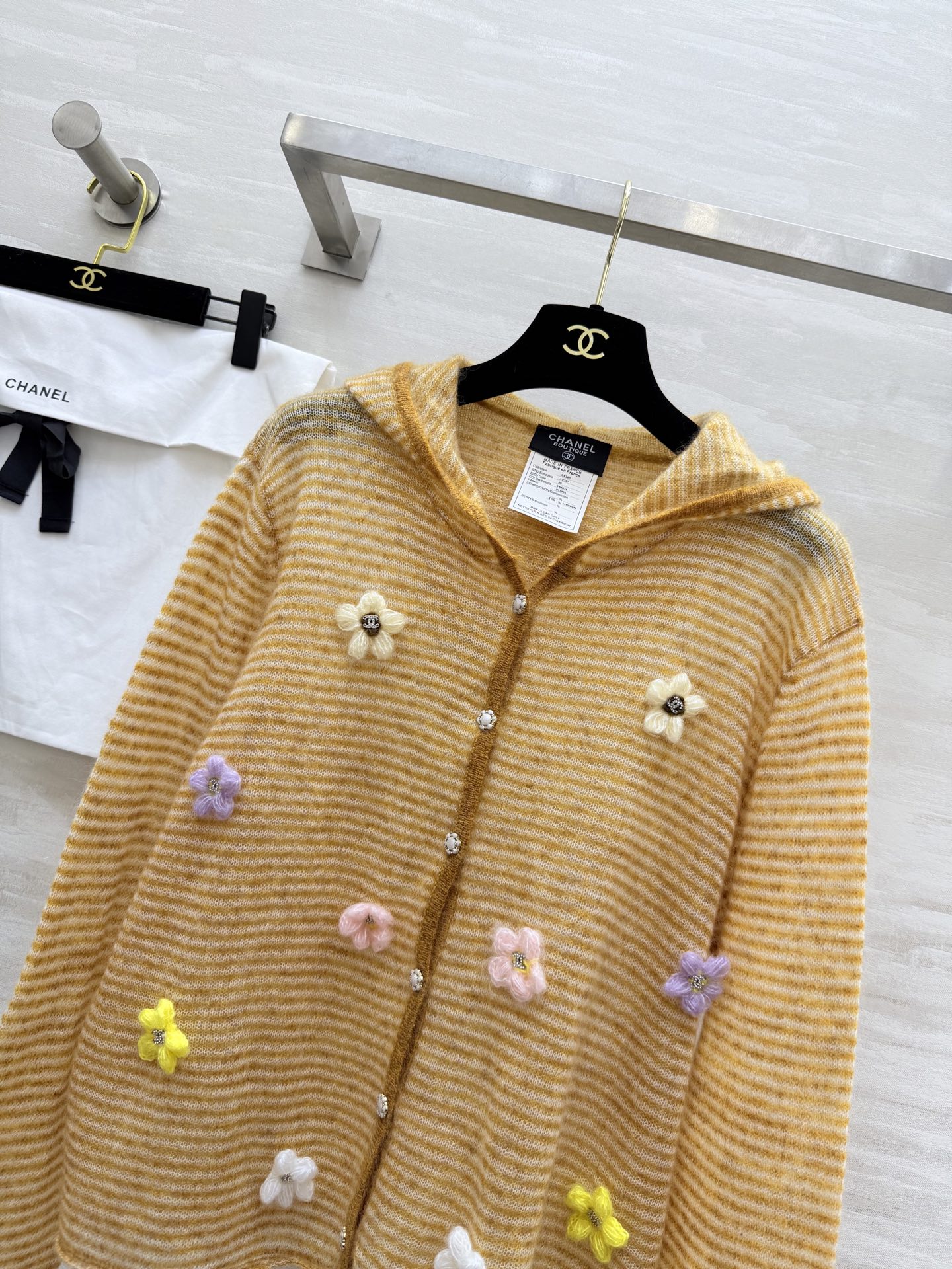 #Chane♡²⁵中古系列秋冬新款 马海毛套头毛衣 软乎乎毛茸茸的质感 重工花朵点缀 高品质 现货来si