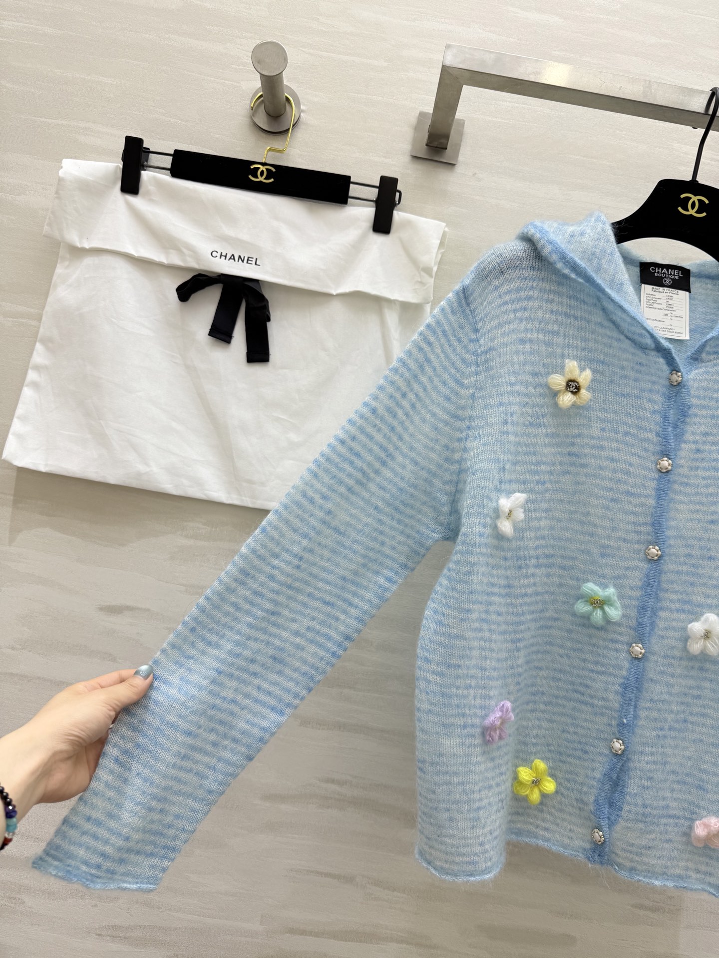 #Chane♡²⁵中古系列秋冬新款 马海毛套头毛衣 软乎乎毛茸茸的质感 重工花朵点缀 高品质 现货来si