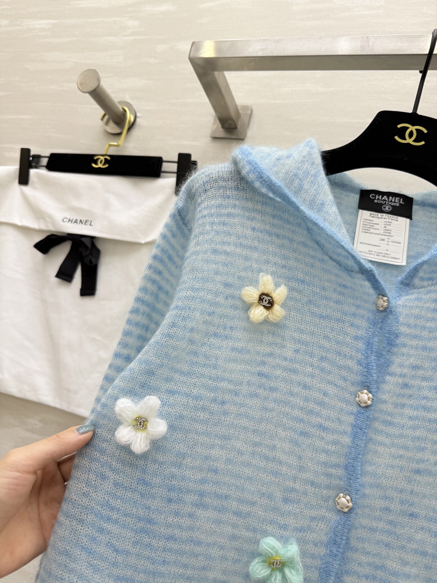 #Chane♡²⁵中古系列秋冬新款 马海毛套头毛衣 软乎乎毛茸茸的质感 重工花朵点缀 高品质 现货来si