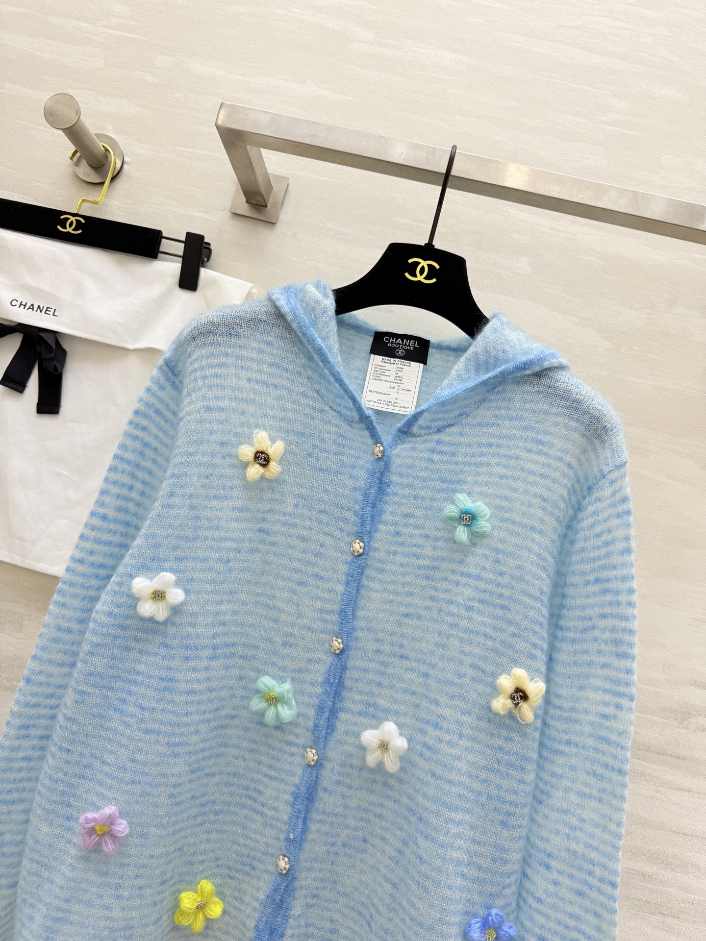 #Chane♡²⁵中古系列秋冬新款 马海毛套头毛衣 软乎乎毛茸茸的质感 重工花朵点缀 高品质 现货来si