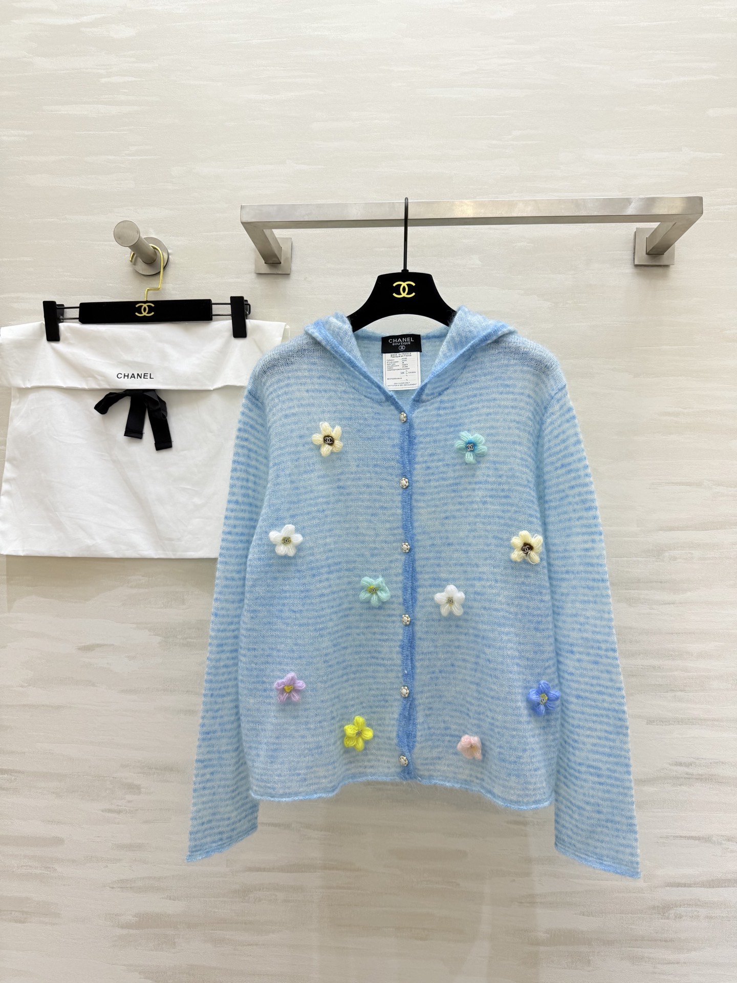 NO:547287,#Chane's new autumn and winter styles, mohair pullover sweater, soft and furry texture, heavy-duty flowers embellishment, high-quality, spot size36/38/40,,chanel,sweaters,alexander wang19860909#Chane中古系列秋冬新款 马海毛套头毛衣 软乎乎毛茸茸的质感 重工花朵点缀 高品质 现货来size36/38/40,,chanel,sweaters,alexander wang,Women's clothing