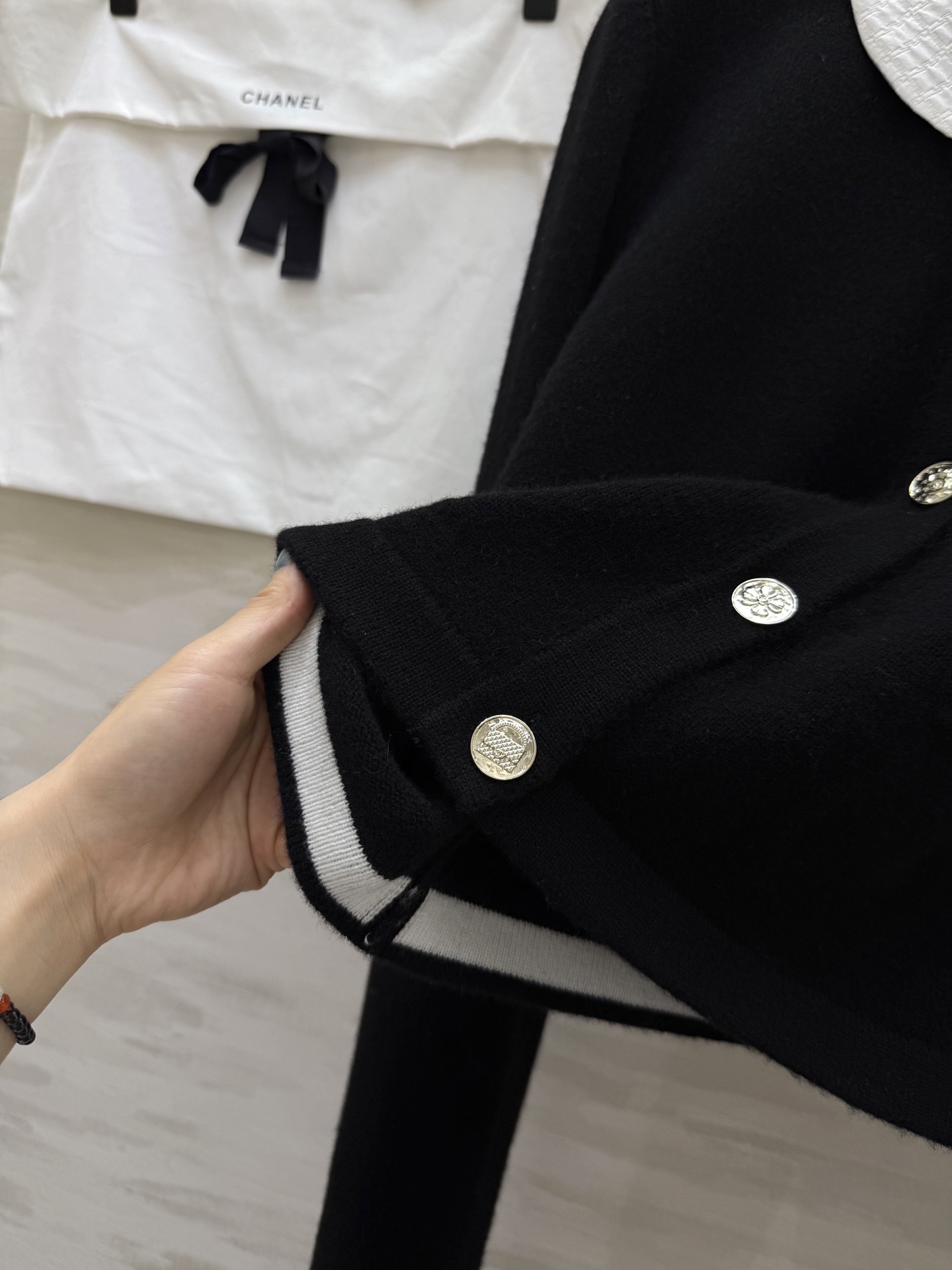 #Chane♡²⁵B 娃娃领开衫 100%羊绒 手感柔软贴肤 娃娃领100%桑蚕丝 可自由拆卸 翻领圆领