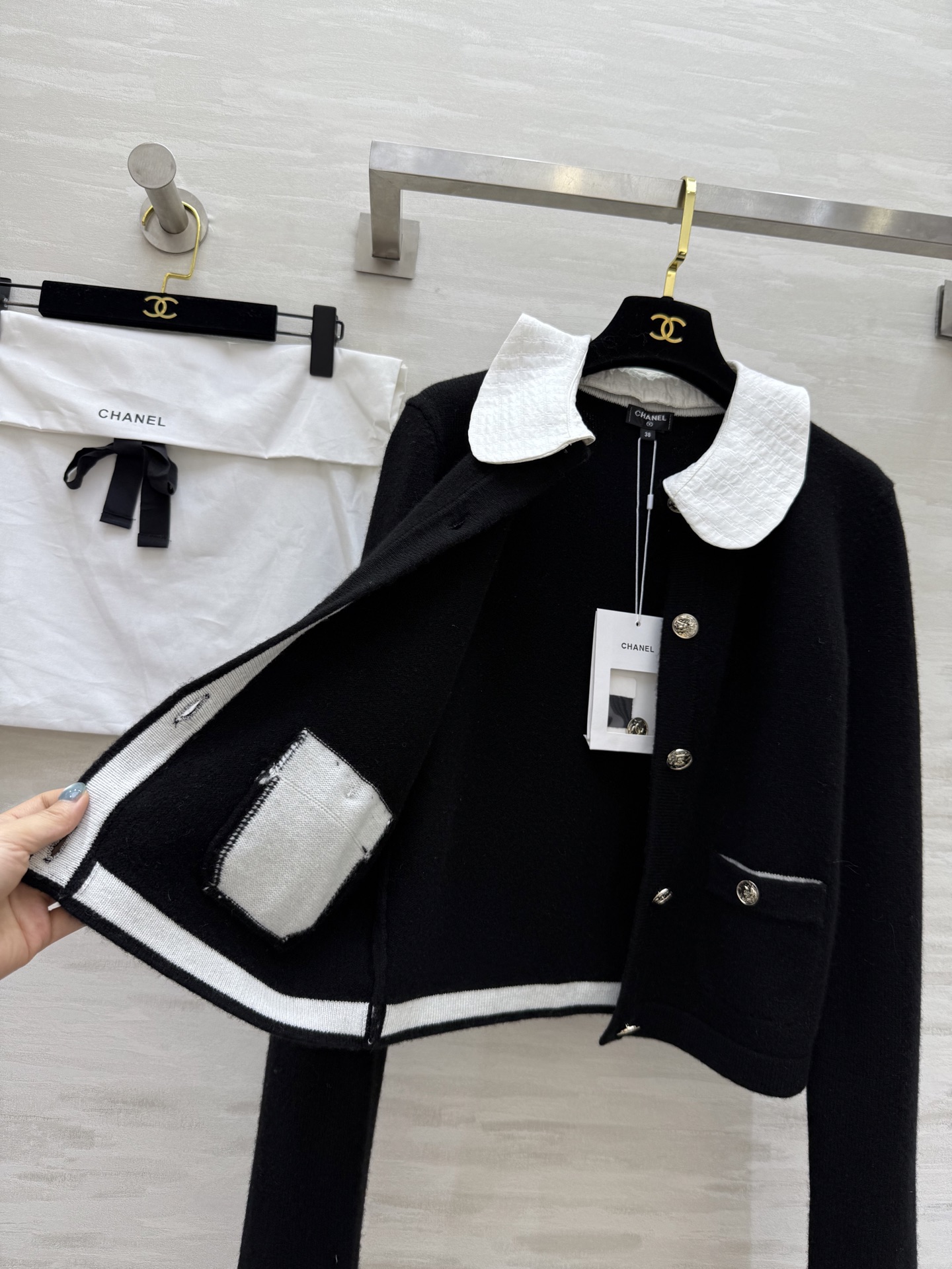 #Chane♡²⁵B 娃娃领开衫 100%羊绒 手感柔软贴肤 娃娃领100%桑蚕丝 可自由拆卸 翻领圆领