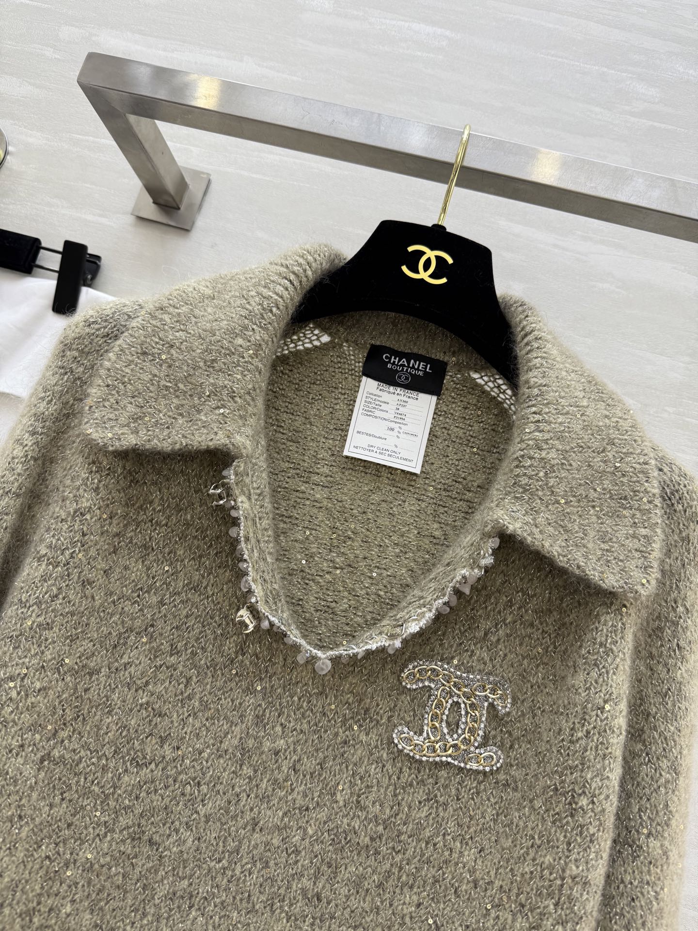 #Chane♡²⁵秋冬新款 中古系列 v领羊绒毛衣 封神单品！软软糯糯真的好酥服～温柔恬静的燕麦色 单穿