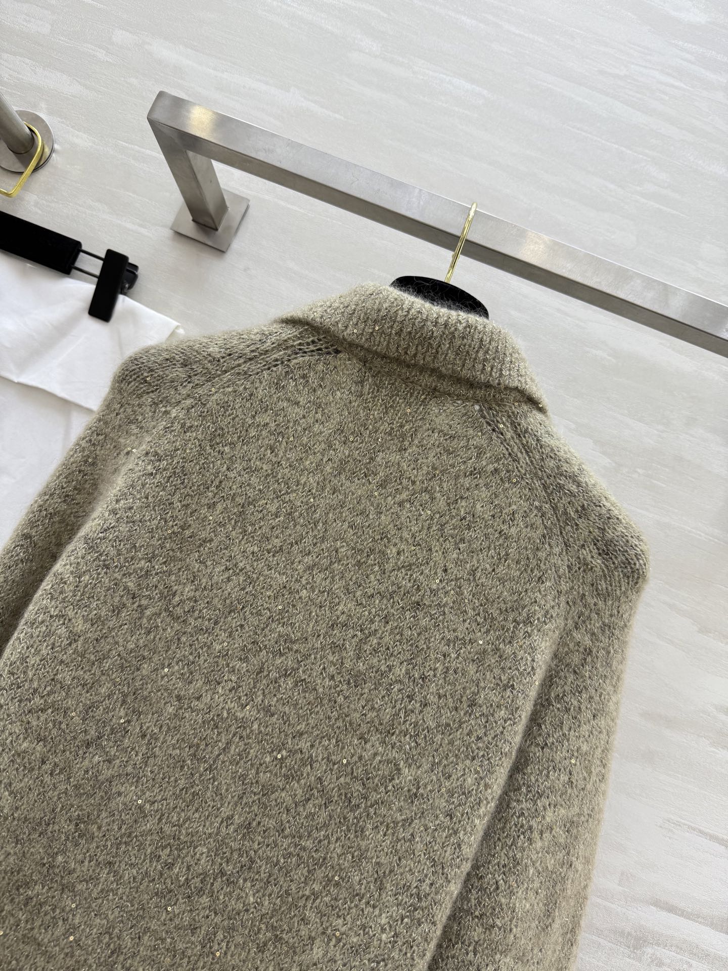 #Chane♡²⁵秋冬新款 中古系列 v领羊绒毛衣 封神单品！软软糯糯真的好酥服～温柔恬静的燕麦色 单穿