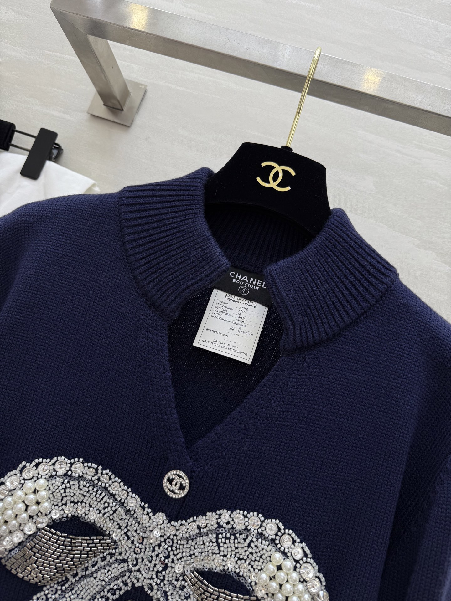 #Chane♡²⁵秋冬新款 中古重工系列 珍珠钉钻蝴蝶结套头毛衣 定制羊毛纱线保暖舒适 手工蝴蝶结点缀高