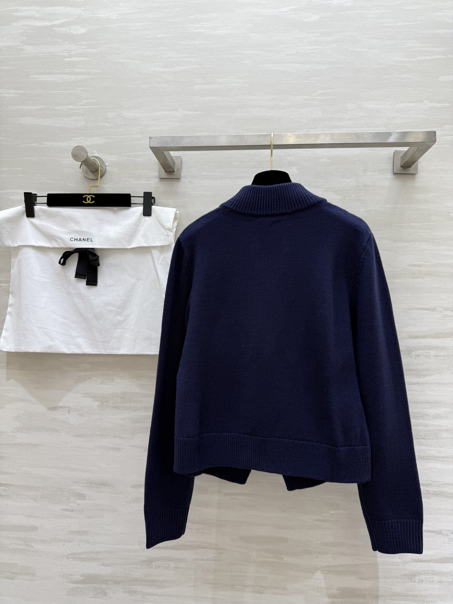 #Chane♡²⁵秋冬新款 中古重工系列 珍珠钉钻蝴蝶结套头毛衣 定制羊毛纱线保暖舒适 手工蝴蝶结点缀高