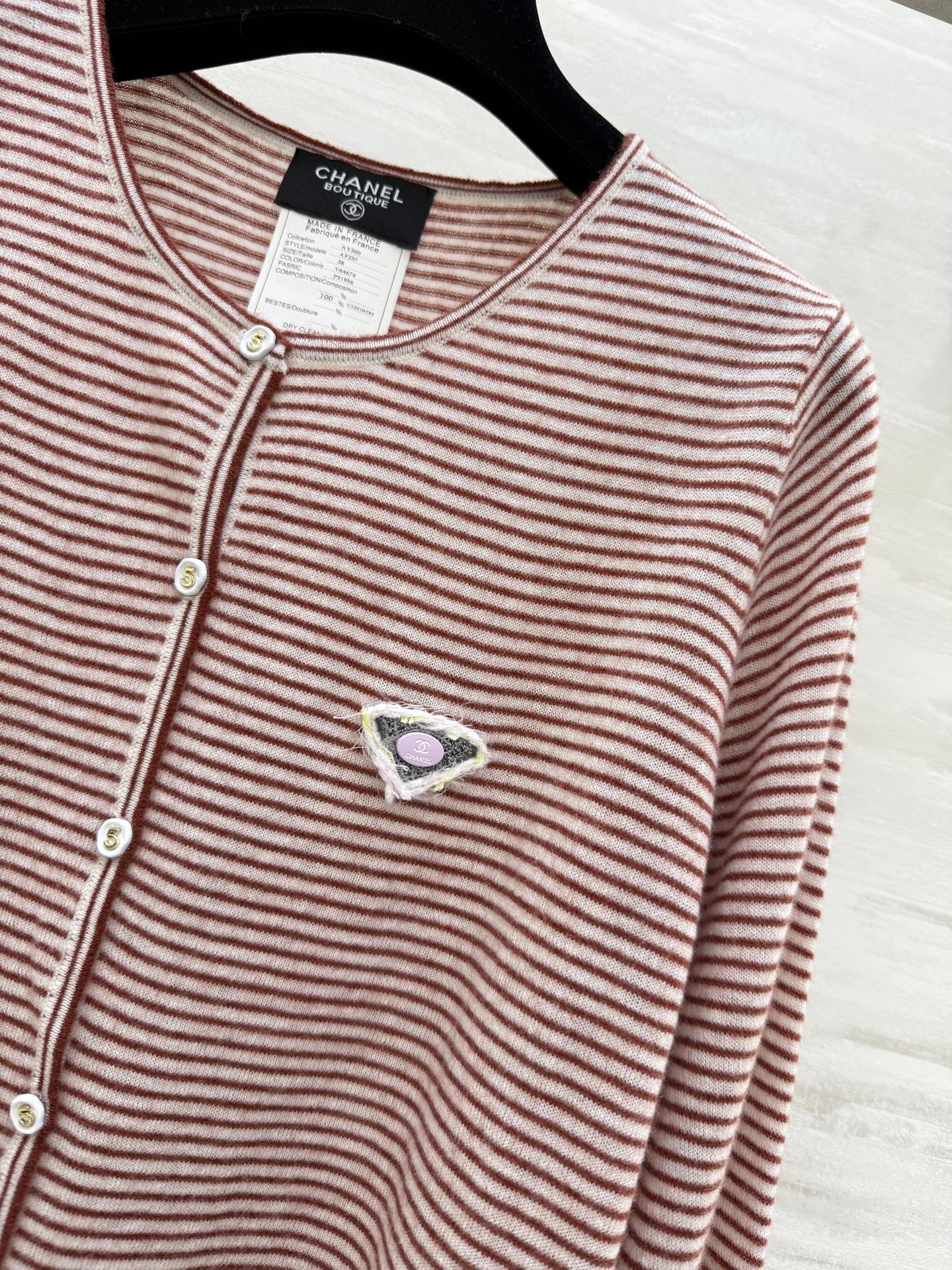 #Chane♡²⁵秋冬新款 定制羊驼毛条纹开衫外套 高品质 现货来 配送防尘袋 size：36/38/4