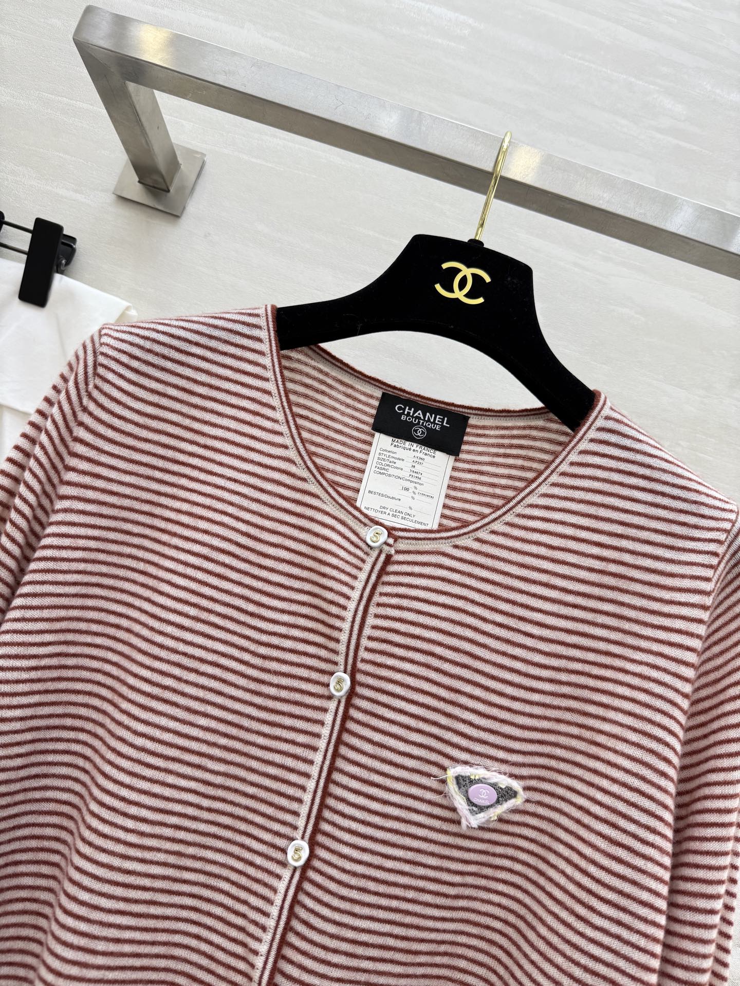 #Chane♡²⁵秋冬新款 定制羊驼毛条纹开衫外套 高品质 现货来 配送防尘袋 size：36/38/4