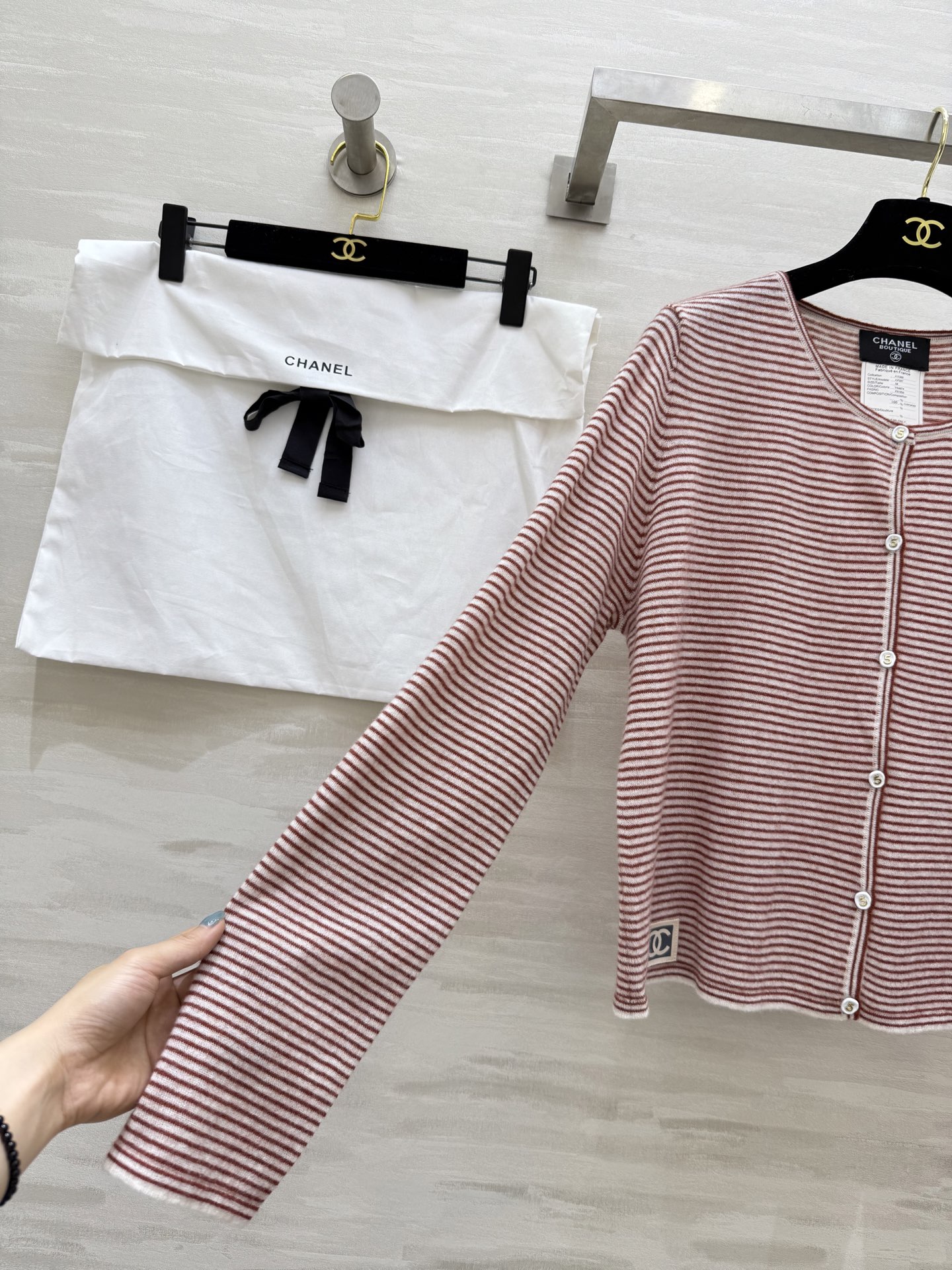 #Chane♡²⁵秋冬新款 定制羊驼毛条纹开衫外套 高品质 现货来 配送防尘袋 size：36/38/4