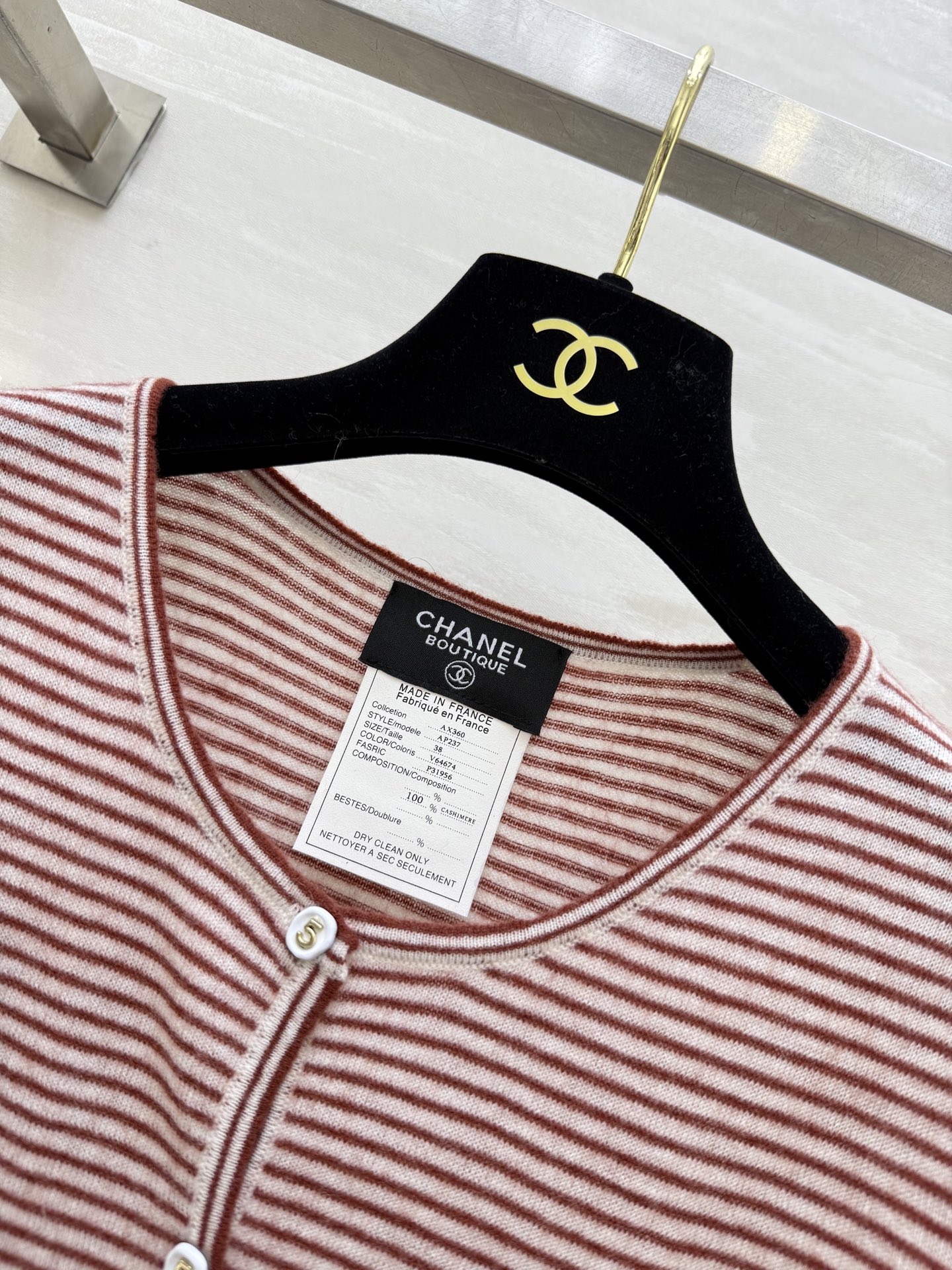 #Chane♡²⁵秋冬新款 定制羊驼毛条纹开衫外套 高品质 现货来 配送防尘袋 size：36/38/4