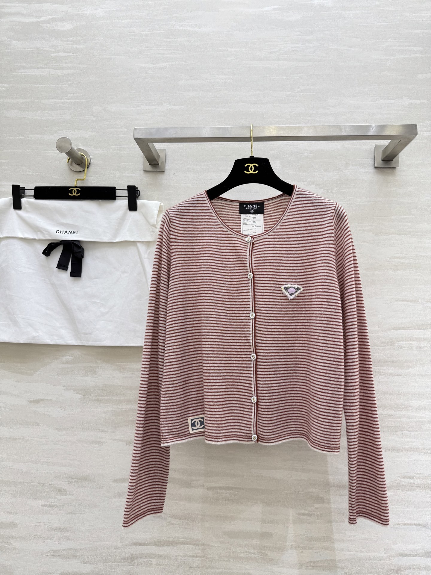 #Chane♡²⁵秋冬新款 定制羊驼毛条纹开衫外套 高品质 现货来 配送防尘袋 size：36/38/4