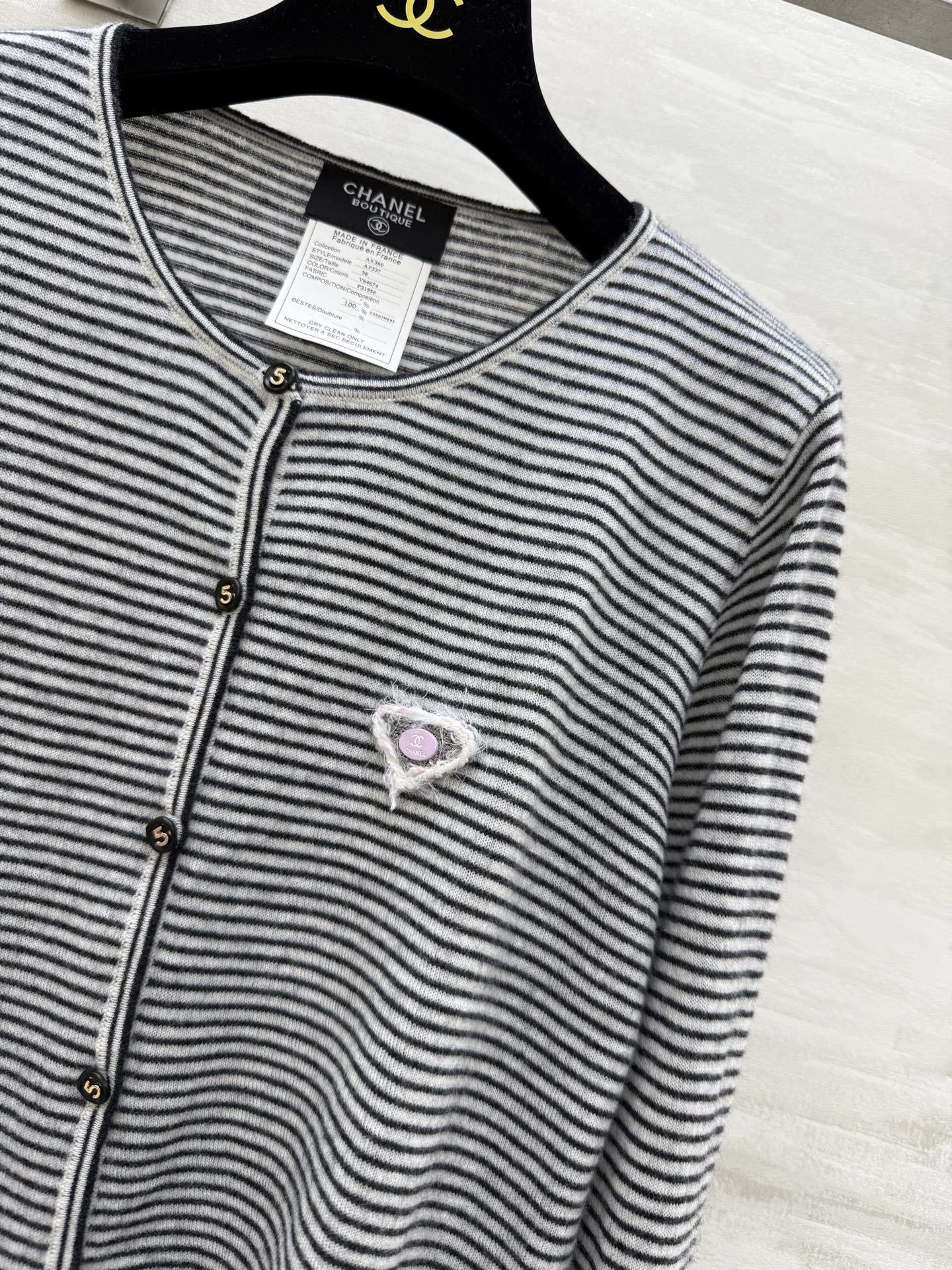 #Chane♡²⁵秋冬新款 定制羊驼毛条纹开衫外套 高品质 现货来 配送防尘袋 size：36/38/4