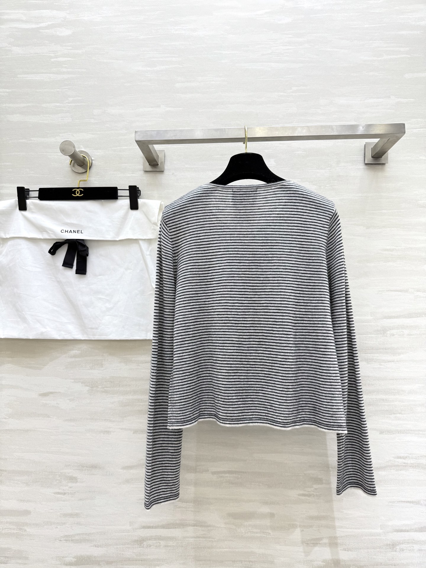 #Chane♡²⁵秋冬新款 定制羊驼毛条纹开衫外套 高品质 现货来 配送防尘袋 size：36/38/4