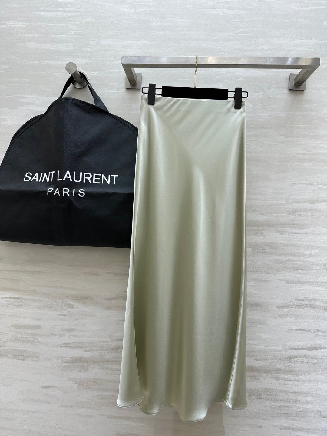 强烈推荐 超级(๑>◡<๑)爆炸款 Saint Lauren♡²⁵新品 走路带风 自带坠感 醋酸长款半裙