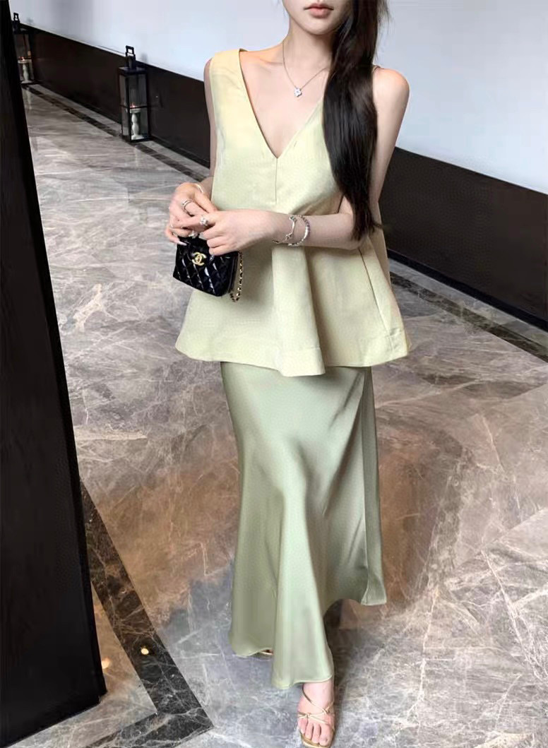 强烈推荐 超级(๑>◡<๑)爆炸款 Saint Lauren♡²⁵新品 走路带风 自带坠感 醋酸长款半裙