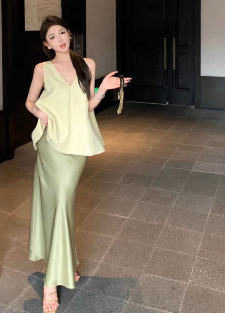 强烈推荐 超级(๑>◡<๑)爆炸款 Saint Lauren♡²⁵新品 走路带风 自带坠感 醋酸长款半裙