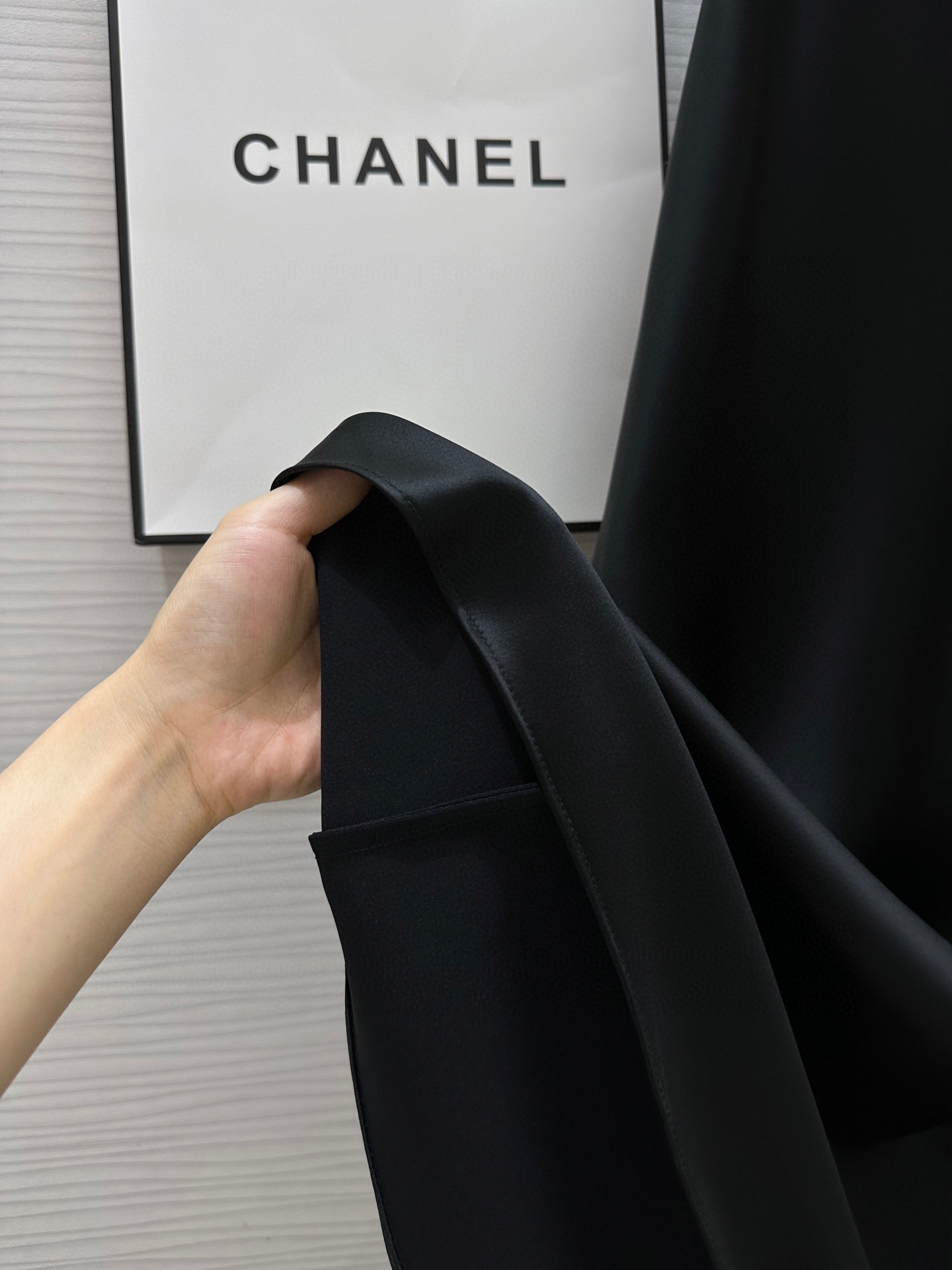 强烈推荐 超级(๑>◡<๑)爆炸款 Saint Lauren♡²⁵新品 走路带风 自带坠感 醋酸长款半裙