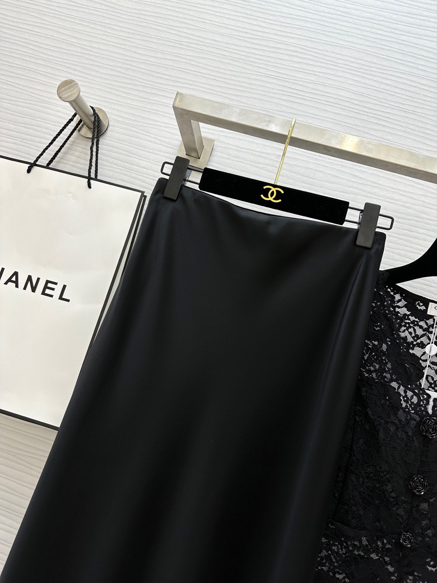 强烈推荐 超级(๑>◡<๑)爆炸款 Saint Lauren♡²⁵新品 走路带风 自带坠感 醋酸长款半裙