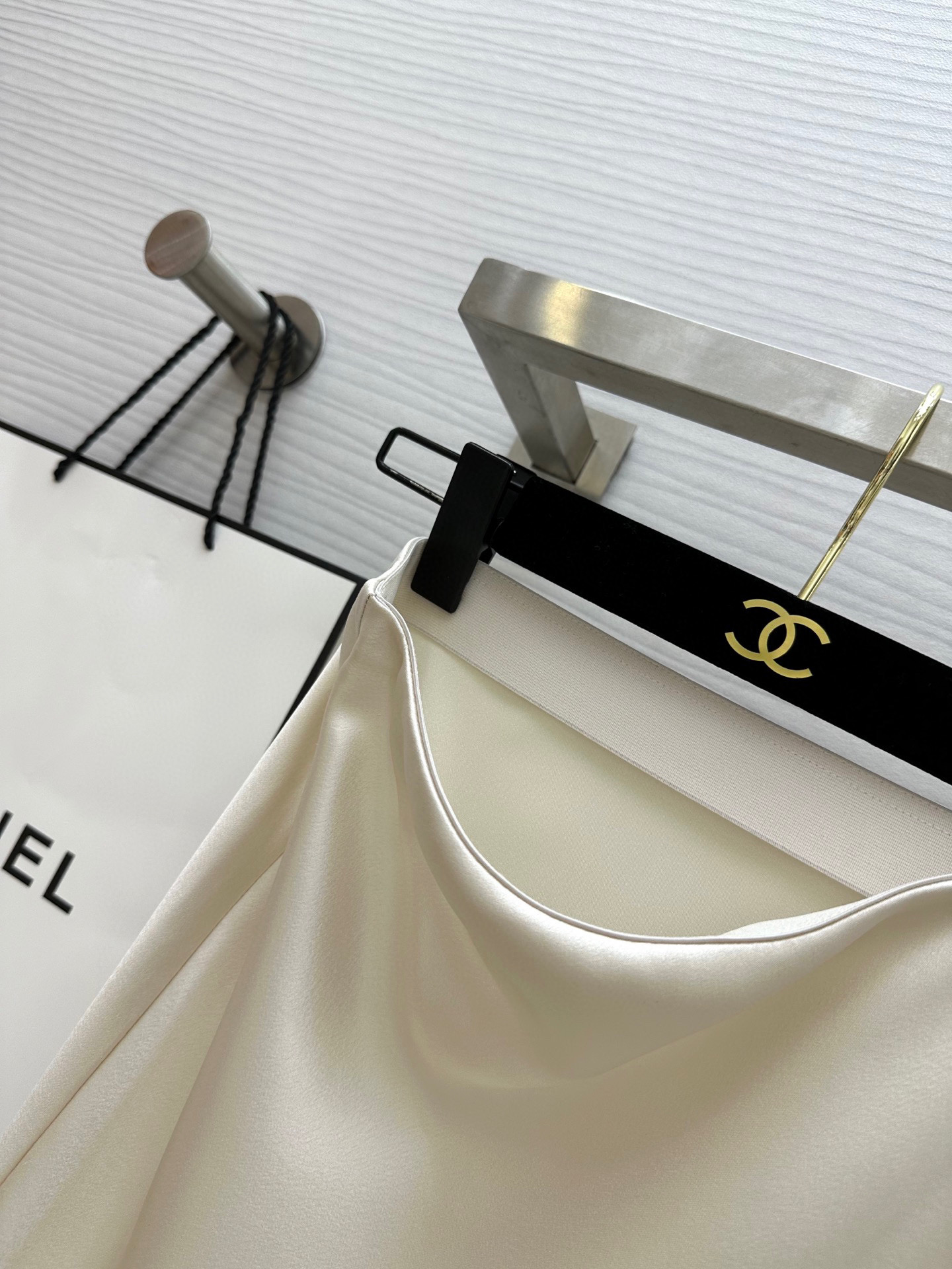 强烈推荐 超级(๑>◡<๑)爆炸款 Saint Lauren♡²⁵新品 走路带风 自带坠感 醋酸长款半裙