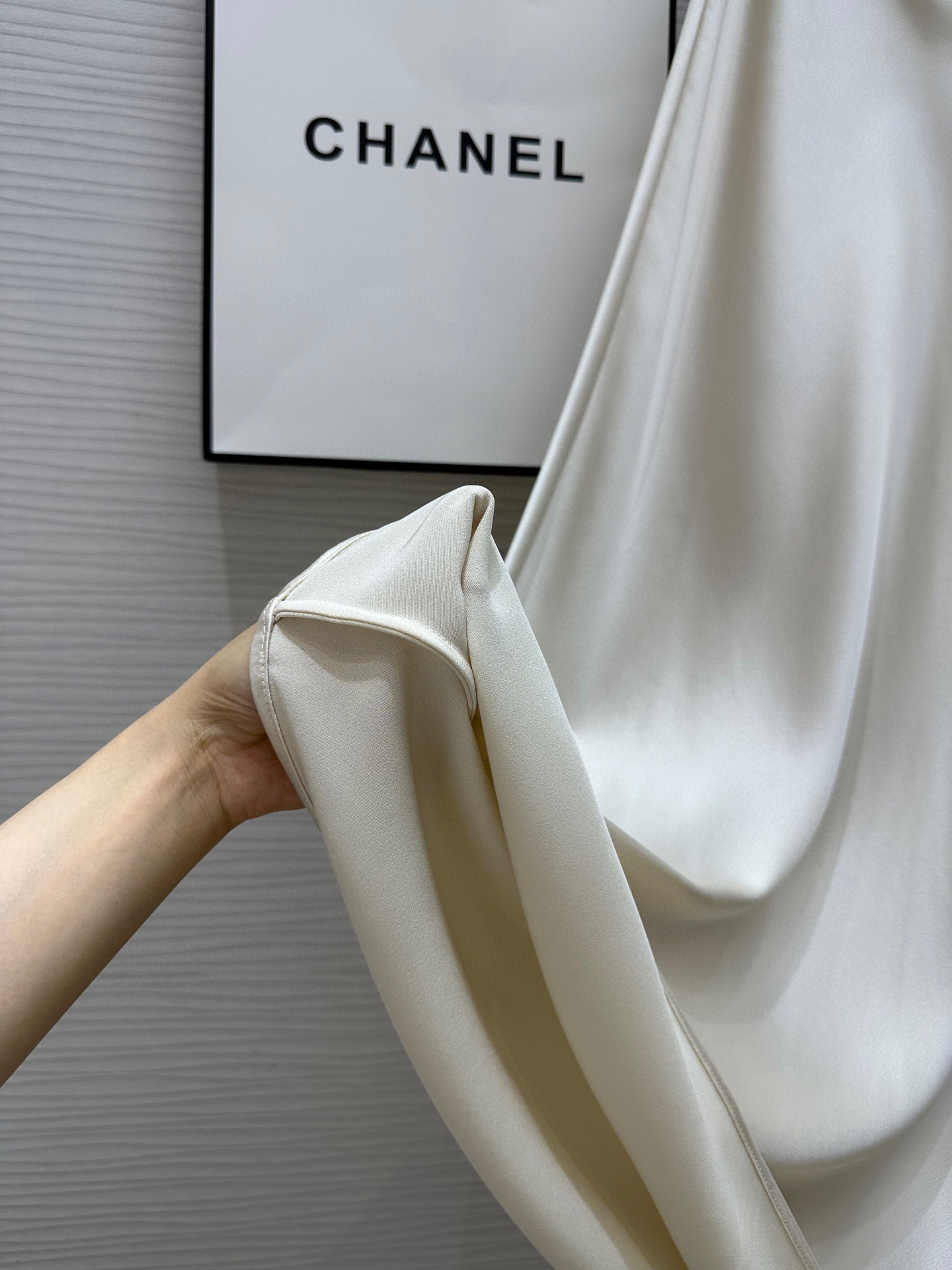 强烈推荐 超级(๑>◡<๑)爆炸款 Saint Lauren♡²⁵新品 走路带风 自带坠感 醋酸长款半裙