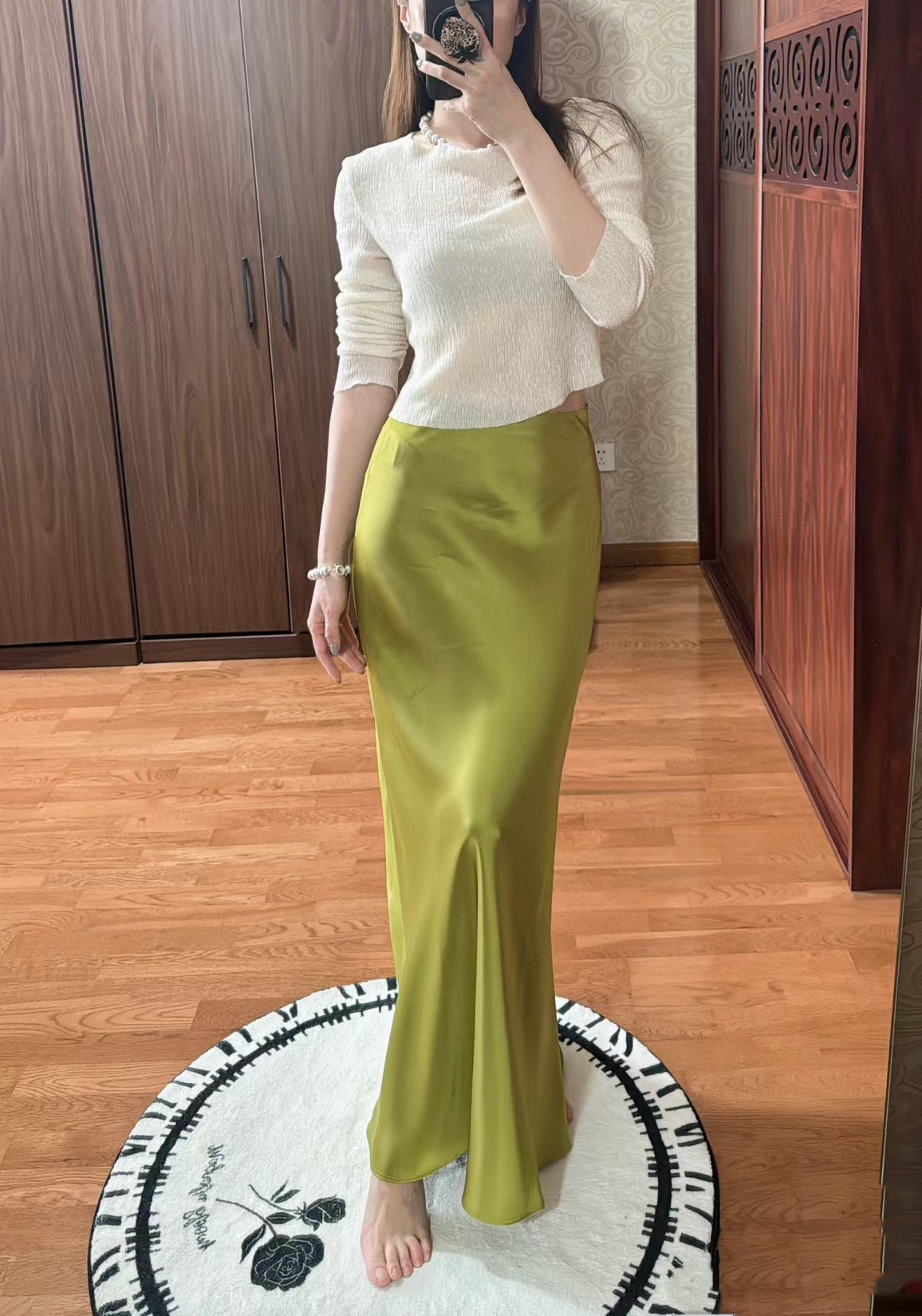 强烈推荐 超级(๑>◡<๑)爆炸款 Saint Lauren♡²⁵新品 走路带风 自带坠感 醋酸长款半裙