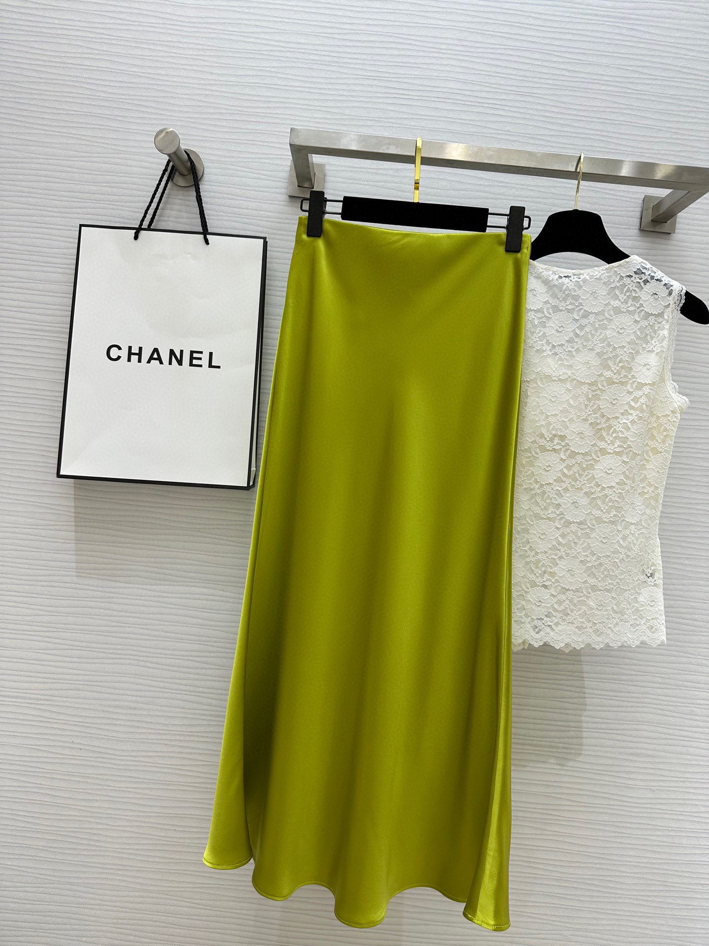 强烈推荐 超级(๑>◡<๑)爆炸款 Saint Lauren♡²⁵新品 走路带风 自带坠感 醋酸长款半裙