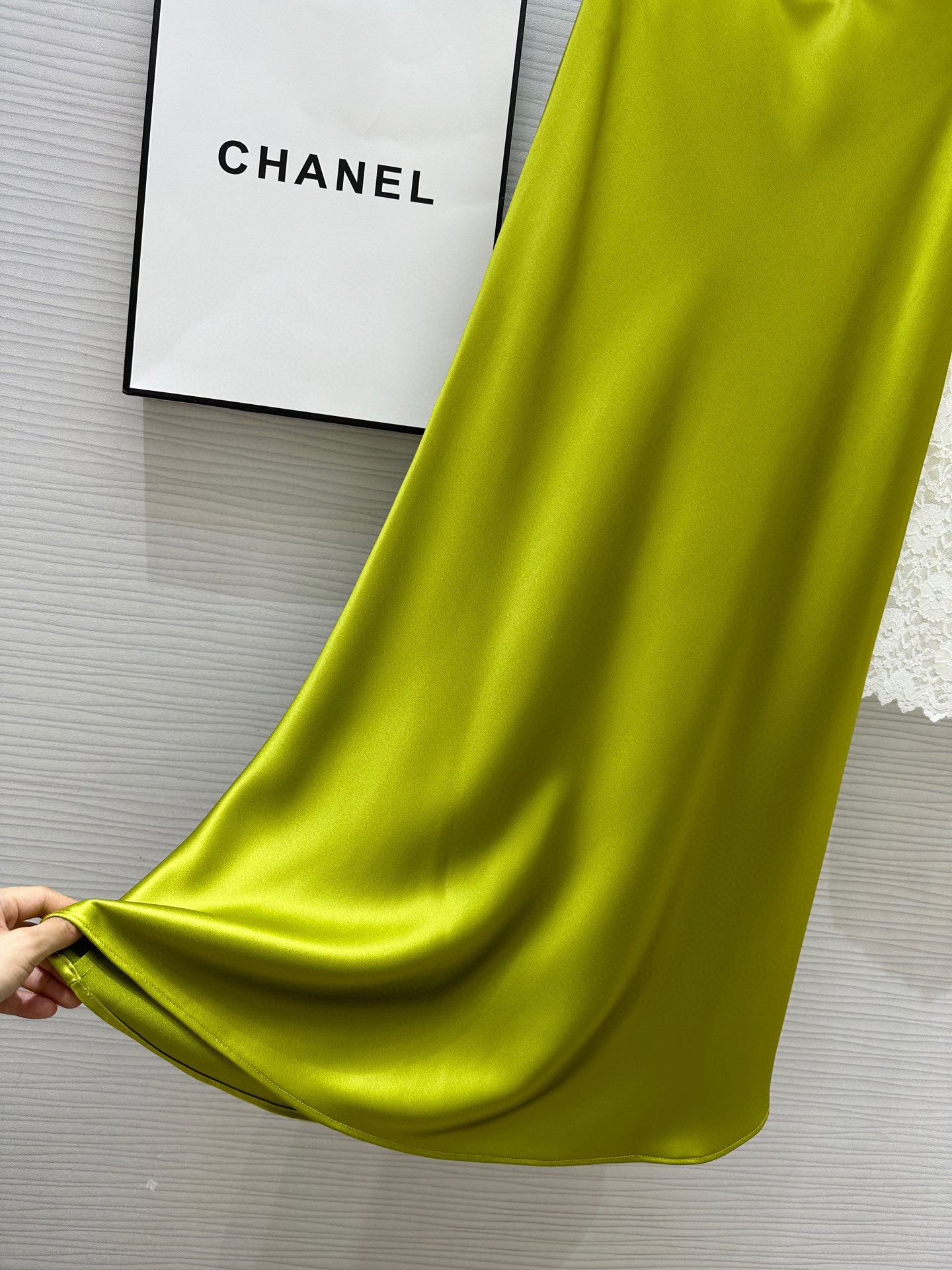 强烈推荐 超级(๑>◡<๑)爆炸款 Saint Lauren♡²⁵新品 走路带风 自带坠感 醋酸长款半裙