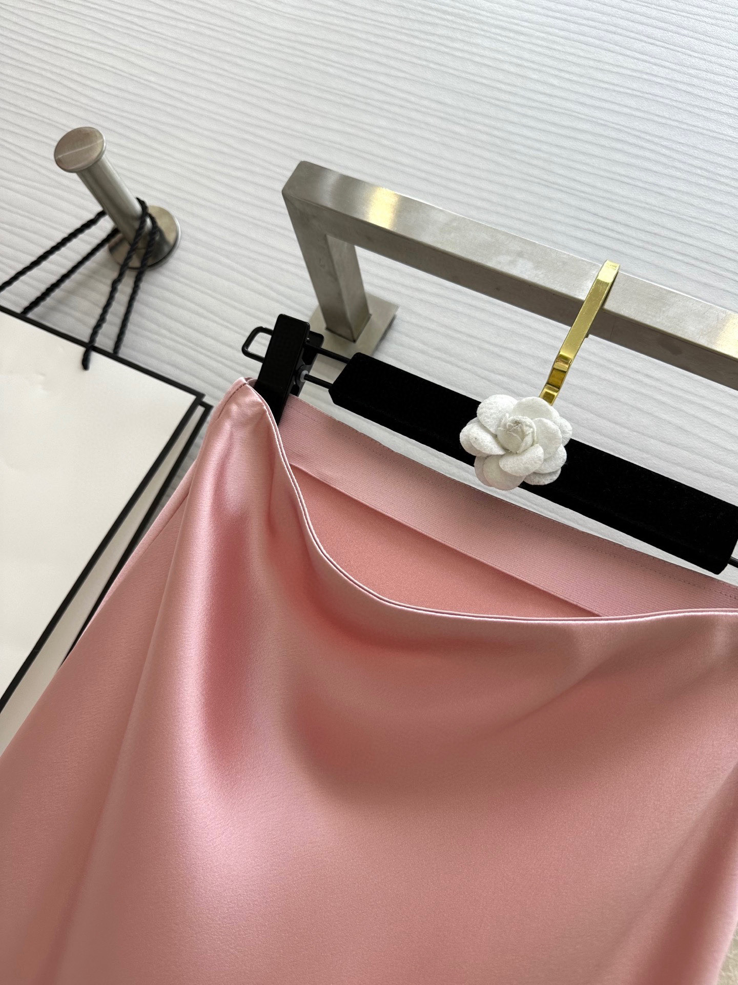 强烈推荐 超级(๑>◡<๑)爆炸款 Saint Lauren♡²⁵新品 走路带风 自带坠感 醋酸长款半裙