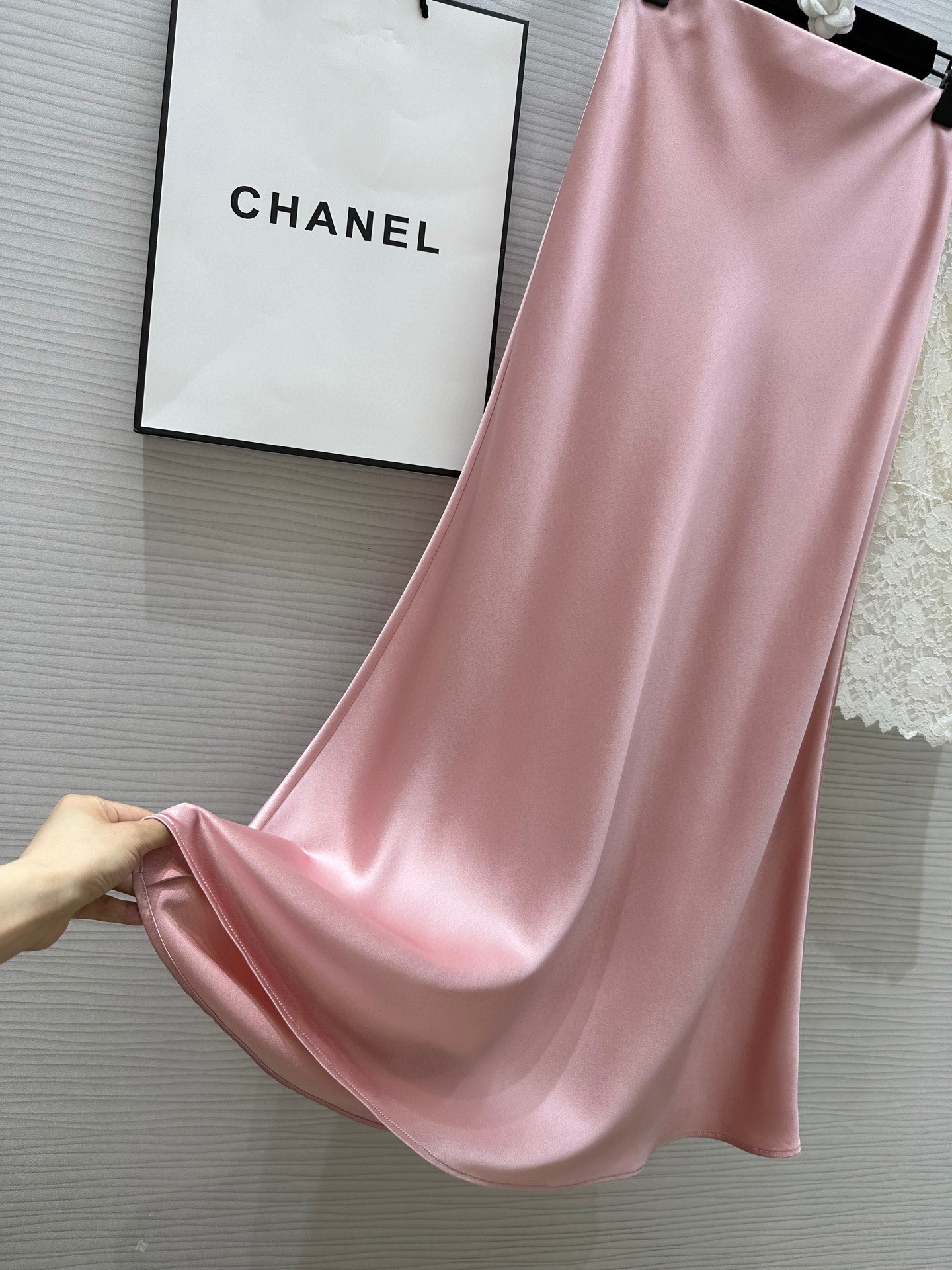 强烈推荐 超级(๑>◡<๑)爆炸款 Saint Lauren♡²⁵新品 走路带风 自带坠感 醋酸长款半裙