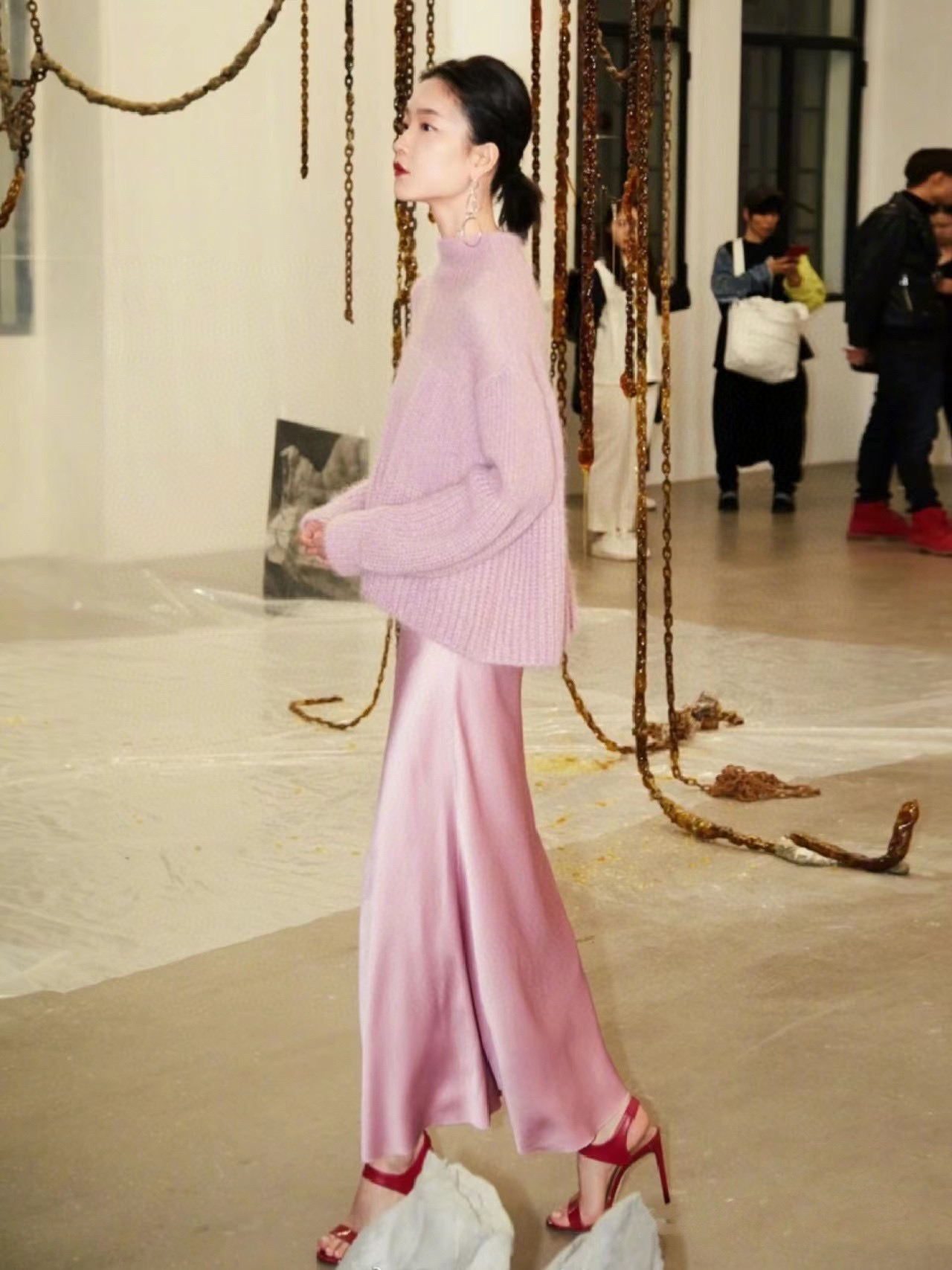 强烈推荐 超级(๑>◡<๑)爆炸款 Saint Lauren♡²⁵新品 走路带风 自带坠感 醋酸长款半裙