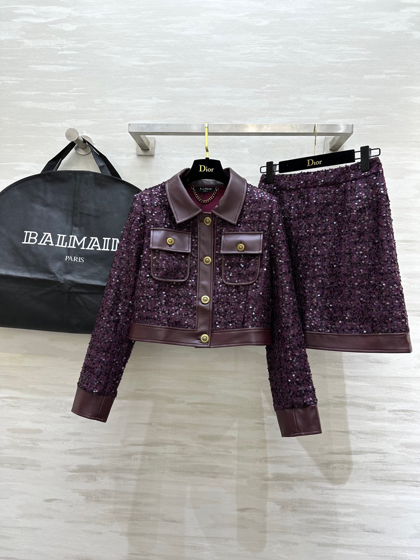 NO:548142,#BALMAI Heavy Industry Bead Tablet Set Environmentally friendly leather splicing embellishment modern and fashionable Shining Bead Tablet BulingBuling Three-dimensional tailoring top body looks very slim High-quality customization Spot sizeS/M/L (size s size 37 shoulder width, bust 92, 49 length, skirt waist 68, skirt length 47), ,balmain, skirt 68, skirt length 47), ,balmain, skirt ,alexander wang19860909#BALMAI重工珠片套装 环保皮拼接点缀摩登时髦 闪耀珠片BulingBuling 立体剪裁版型上身非常显瘦 高品质定制 现货首发sizeS/M/L（s码肩宽37,胸围92,衣长49,半裙腰围68,裙长47）,,balmain,skirts,alexander wang,Women's clothing