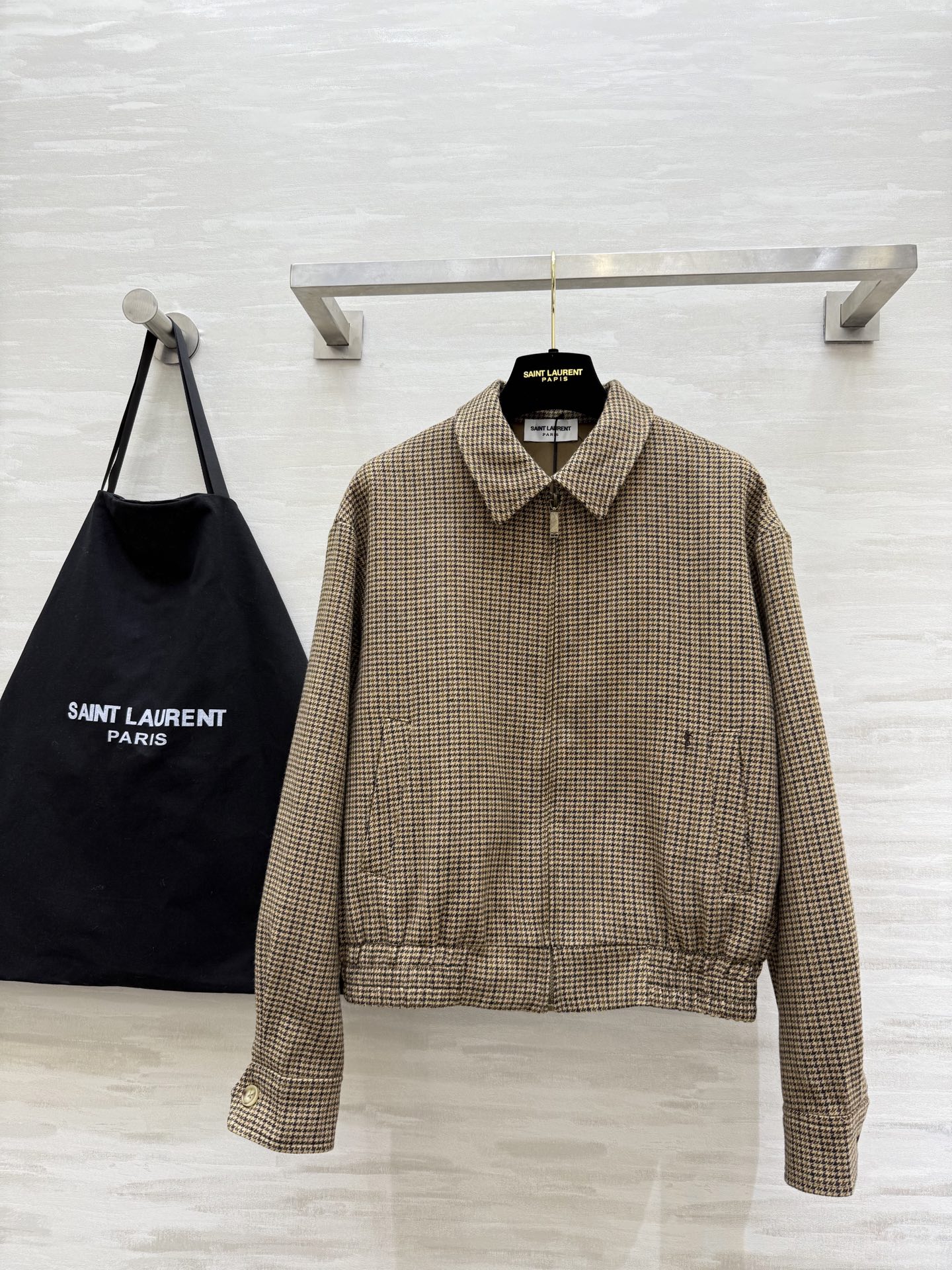 NO:548168,#ysl autumn and winter new style fine plaid brown jacket retro and stylish new fashion gender-free outfits loose and fashionable old money sense Customized wool colored fabric High quality Spot sizeS/M/L (size s size bust 110, 50 length), saint laurent, jackets & coats, alexander wang19860909#ysl秋冬新款 细格纹咖色外套 复古又有格调 新时尚无性别穿搭 松弛时髦的老钱感 定制羊毛色织面料 高品质 现货来sizeS/M/L（s码胸围110,衣长50）,,saint laurent,jackets & coats,alexander wang,Women's clothing