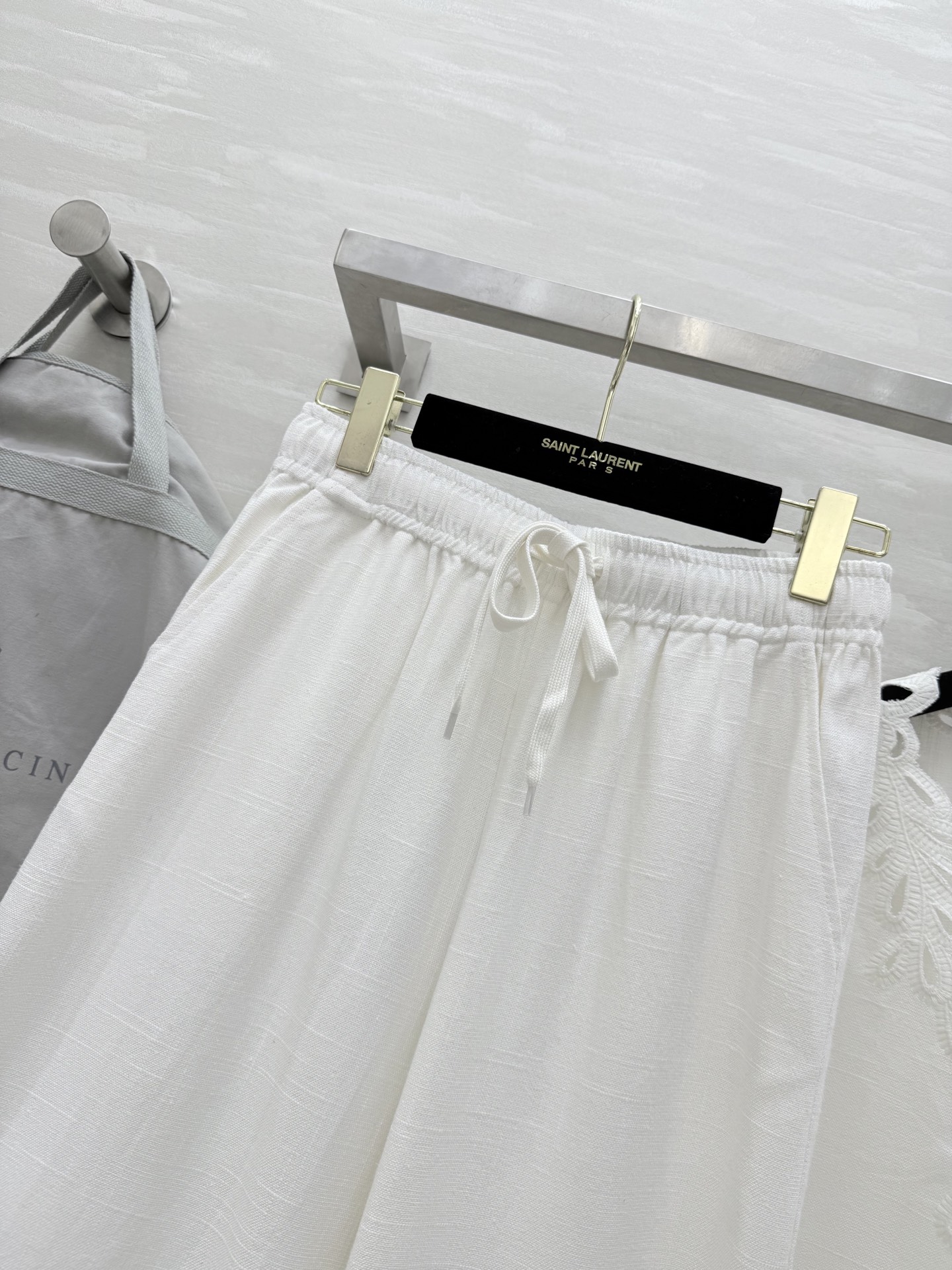 #BC²⁵早秋新款 重磅刺绣棉麻套装 定制高克重棉麻面料 透气性和品质感很好 复古刺绣花型超好看 完美融