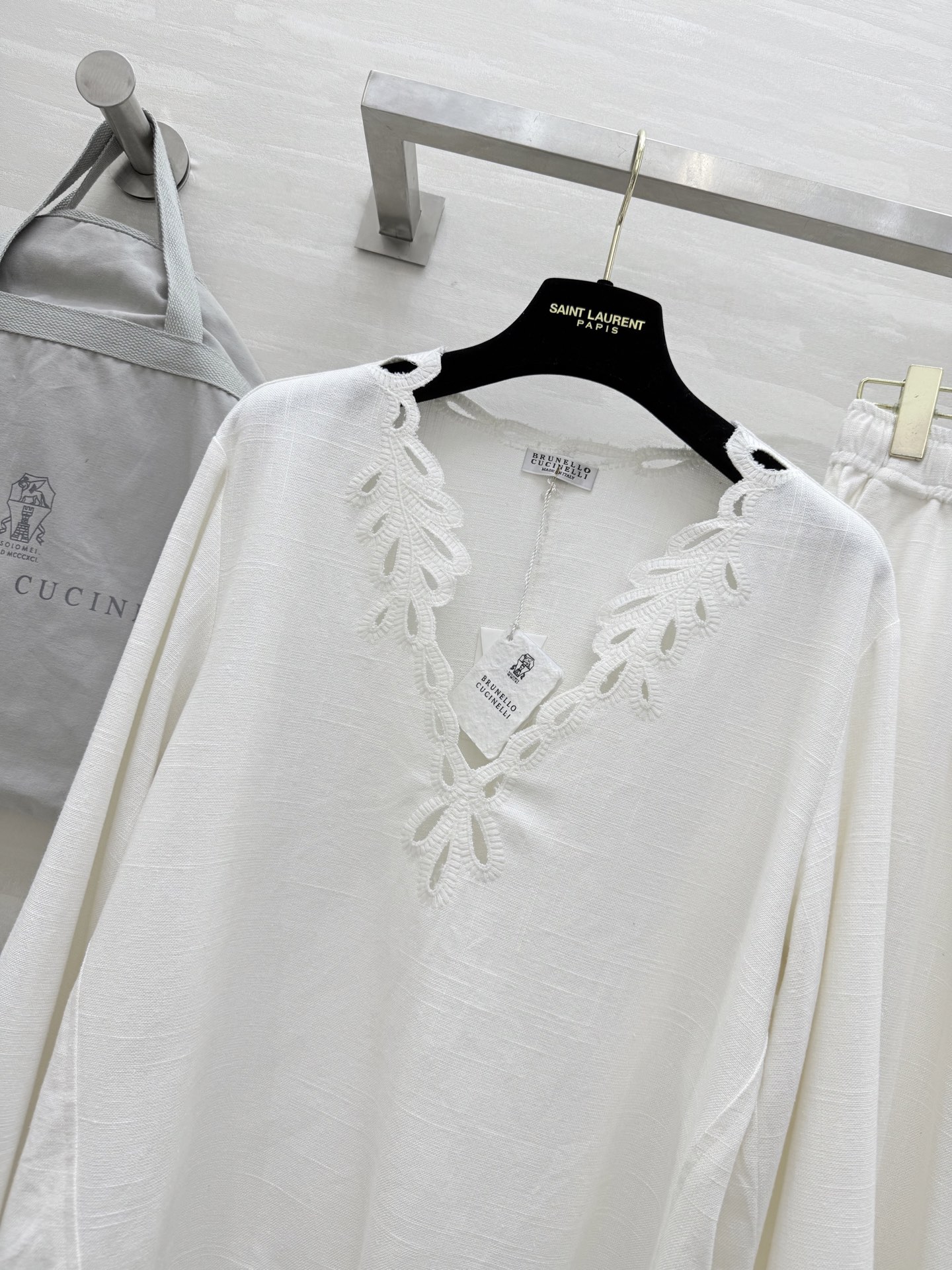 #BC²⁵早秋新款 重磅刺绣棉麻套装 定制高克重棉麻面料 透气性和品质感很好 复古刺绣花型超好看 完美融