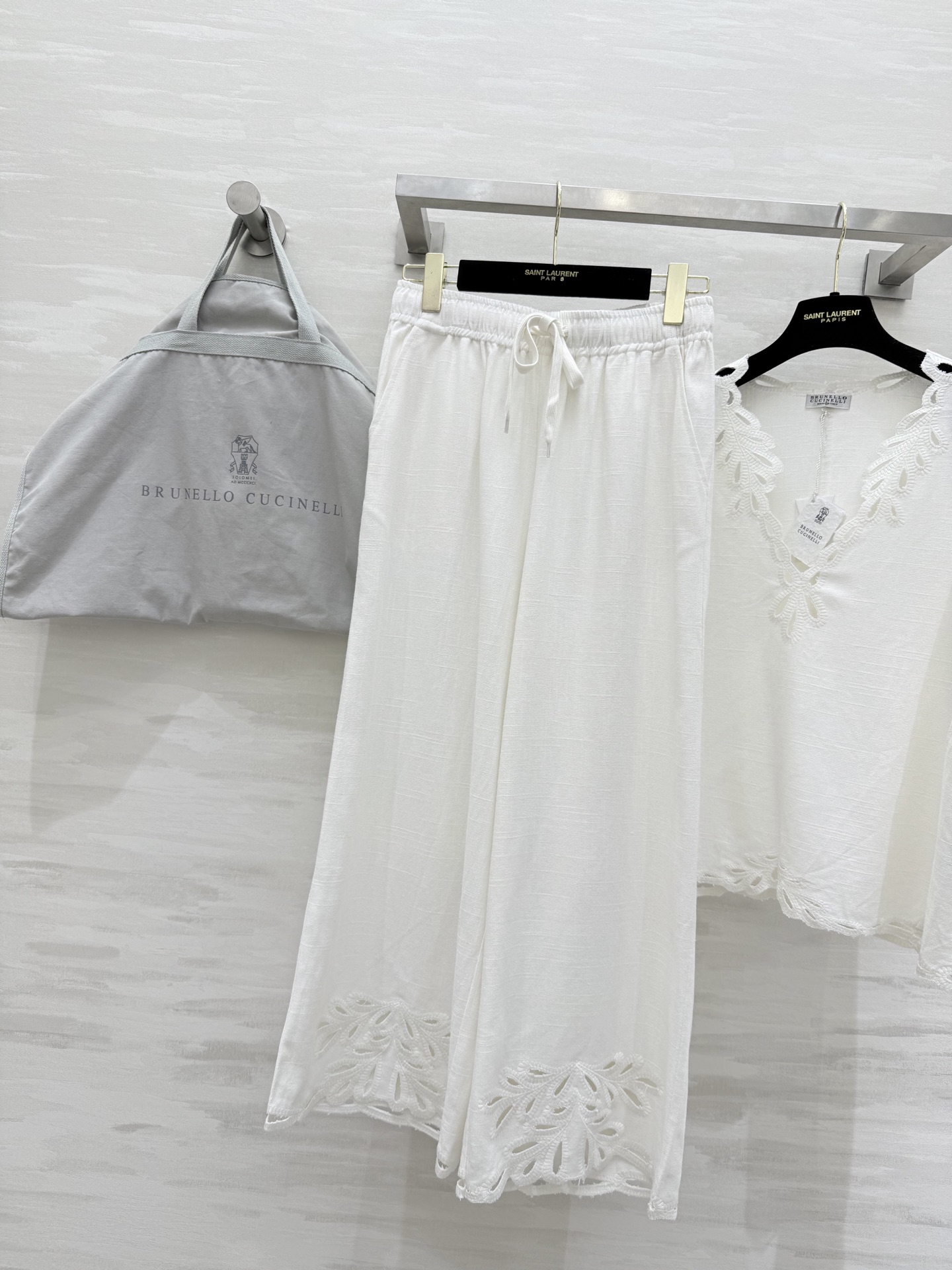 #BC²⁵早秋新款 重磅刺绣棉麻套装 定制高克重棉麻面料 透气性和品质感很好 复古刺绣花型超好看 完美融