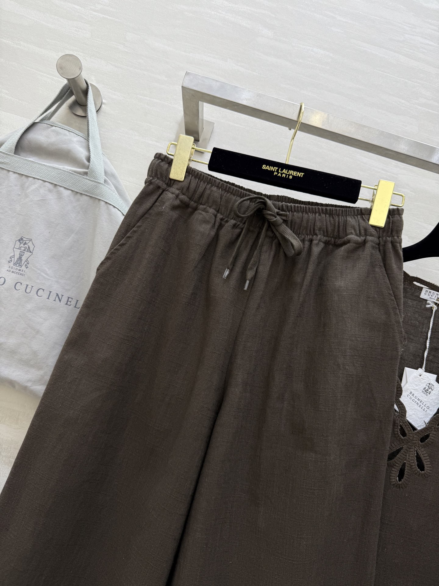 #BC²⁵早秋新款 重磅刺绣棉麻套装 定制高克重棉麻面料 透气性和品质感很好 复古刺绣花型超好看 完美融