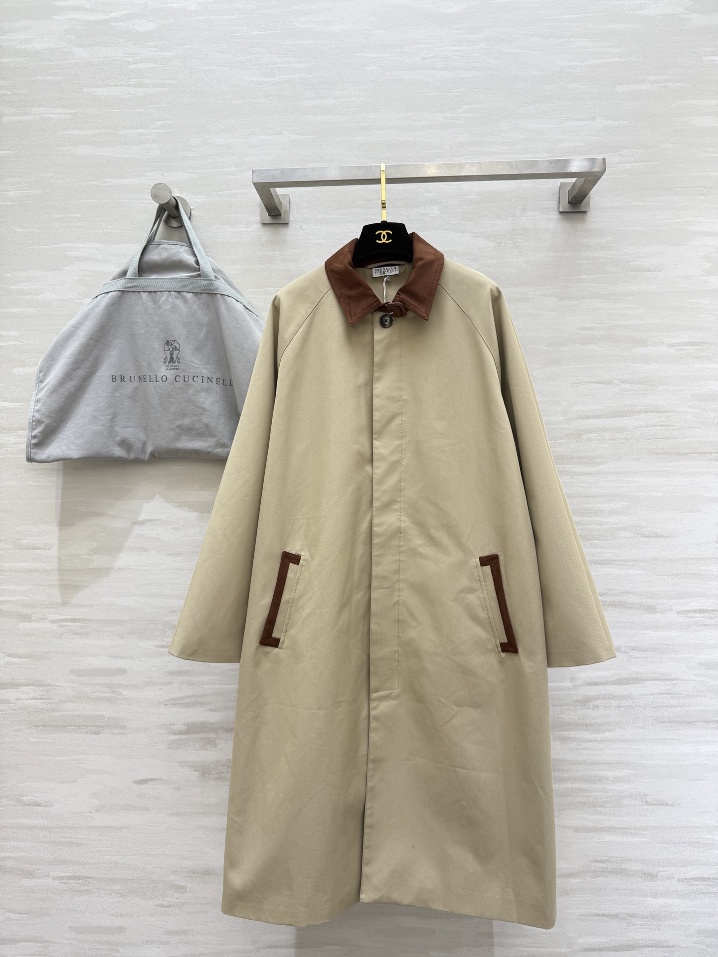 NO:549440,#BC autumn and winter new style contrasting lapel mid-length windbreaker jacket high quality customization spot first-time sizeS/M/L (Size S bust 112, 106 length),, jackets & coats,alexander wang19860909#BC秋冬新款 撞色翻领中长款风衣外套 高品质定制 现货首发sizeS/M/L（S码胸围112,衣长106）,,jackets & coats,alexander wang,Women's clothing