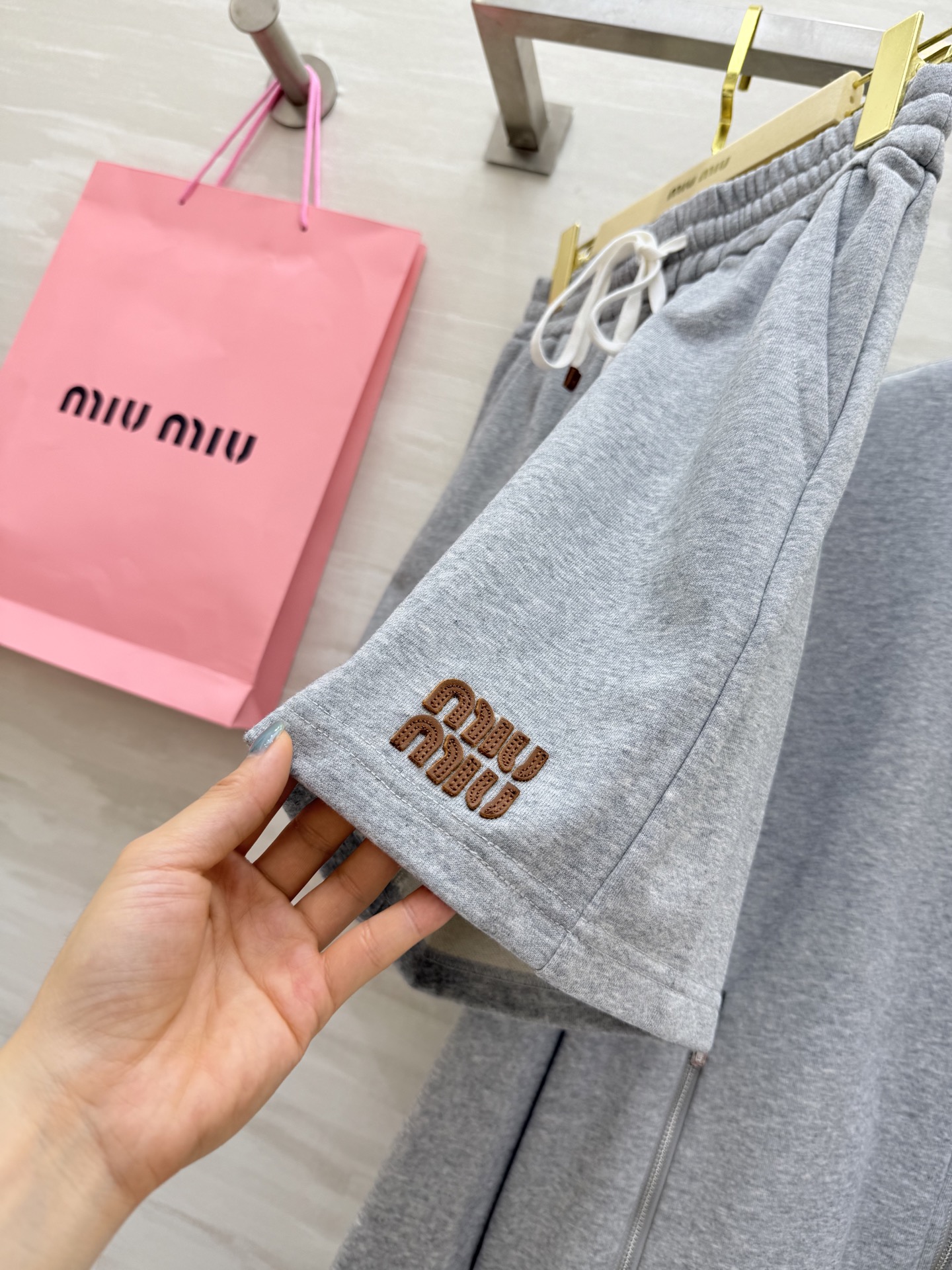 #Miumi♡²⁵早秋新款 休闲套装 清冷理智灰🩶🤍穿搭回头率超高‼高品质定制 现货首发size：S/M